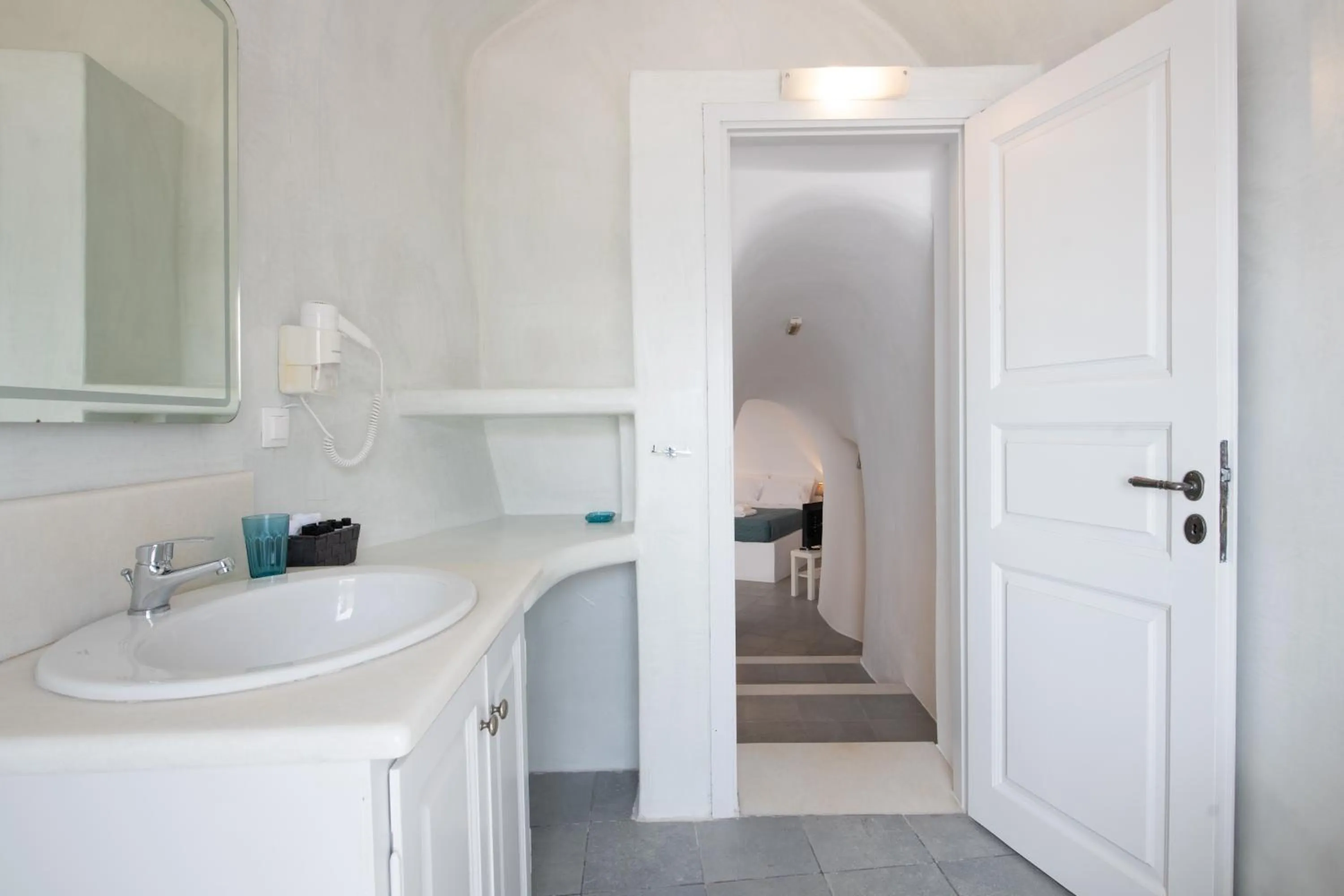 Bathroom in Horizon Aeifos Suites