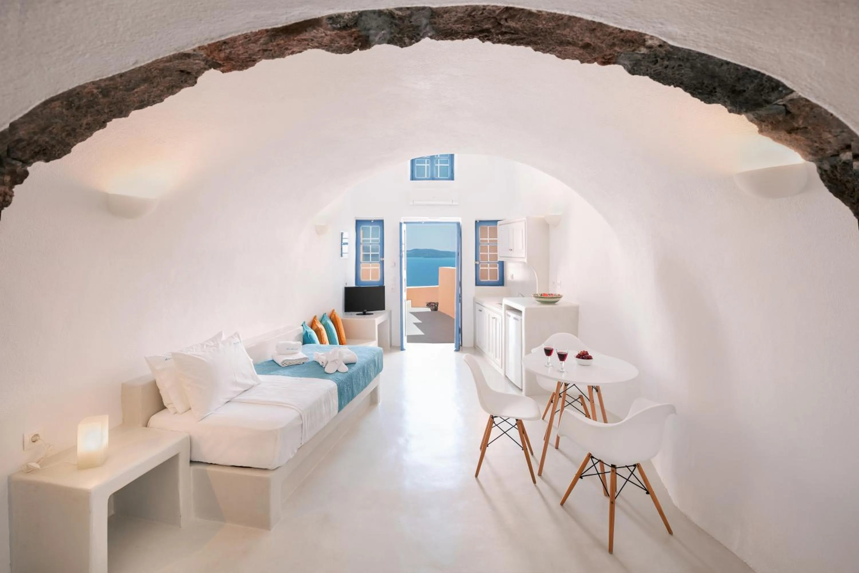 Photo of the whole room in Horizon Aeifos Suites