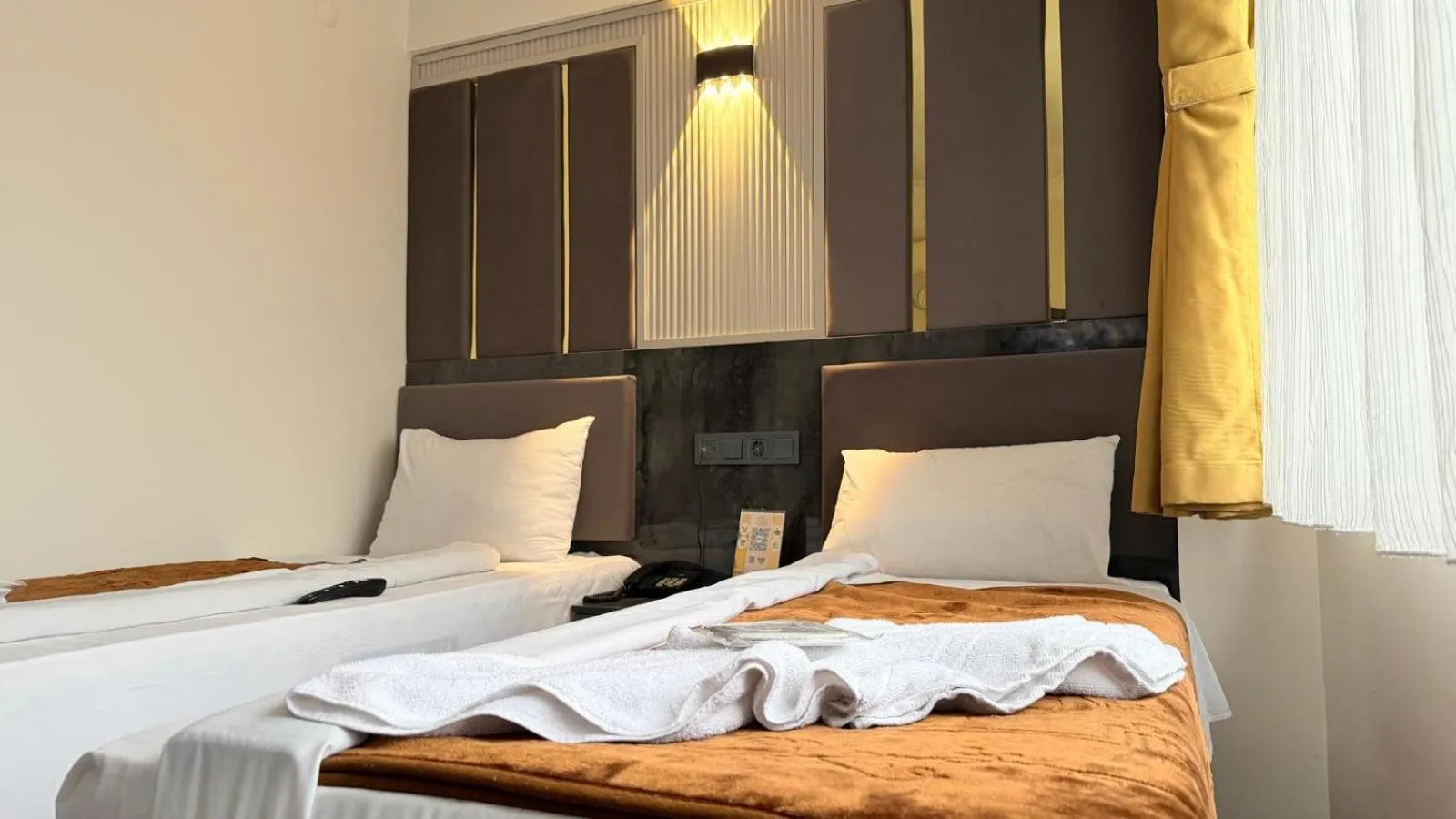 Twin Room with City View in AL KLAS Hotel