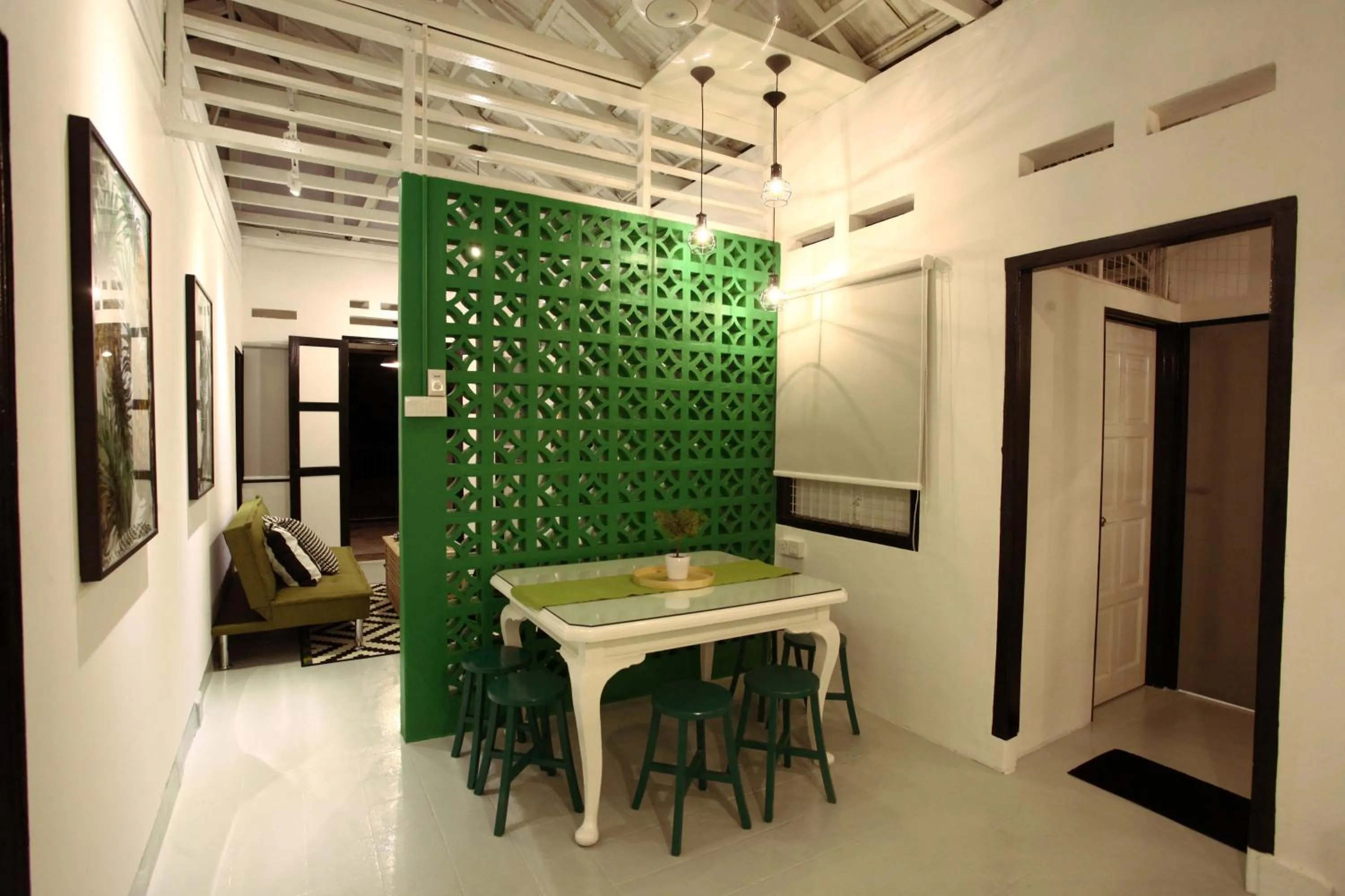 Night in Stay SongSong Mount Erskine