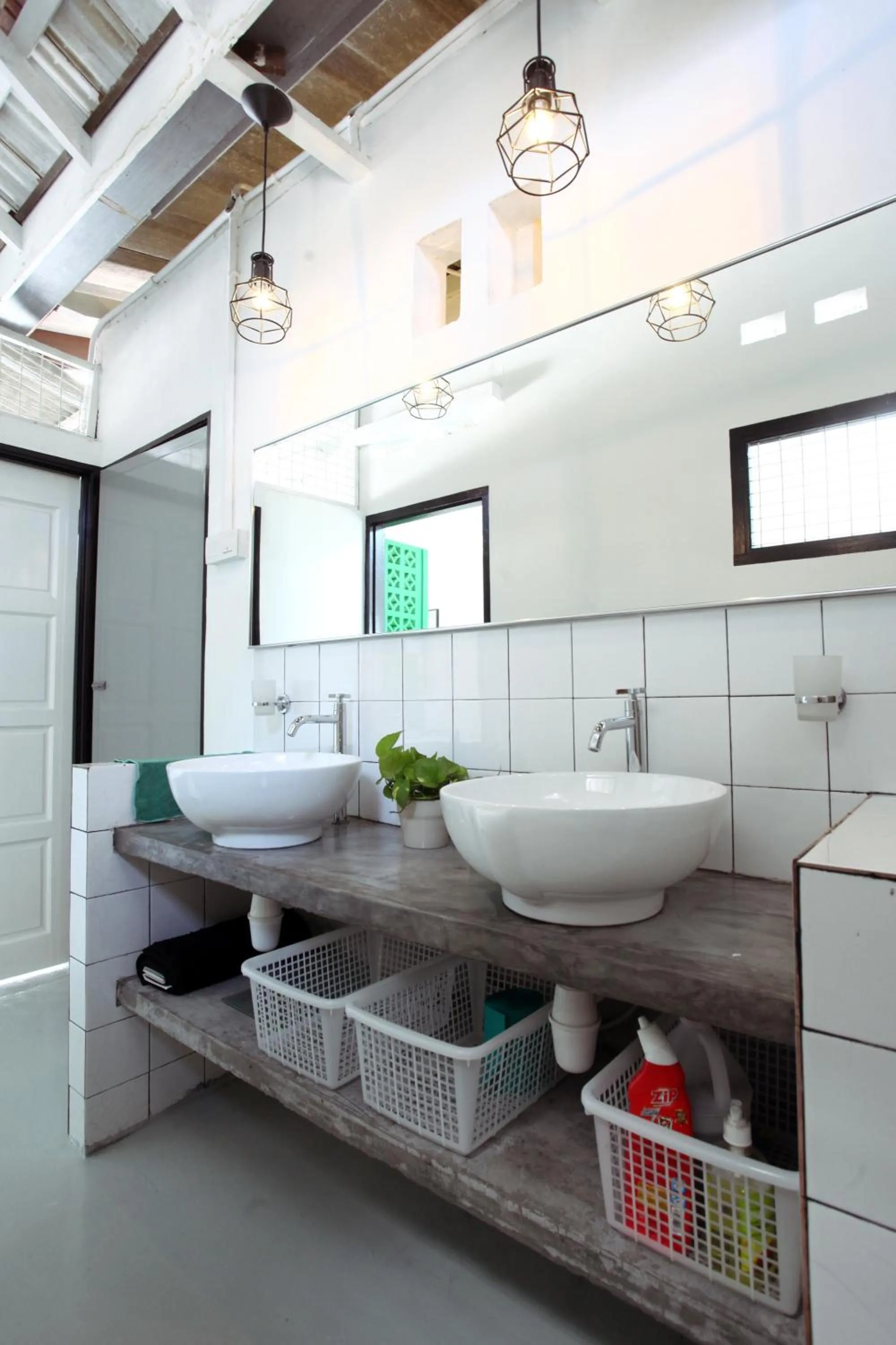 Day in Stay SongSong Mount Erskine