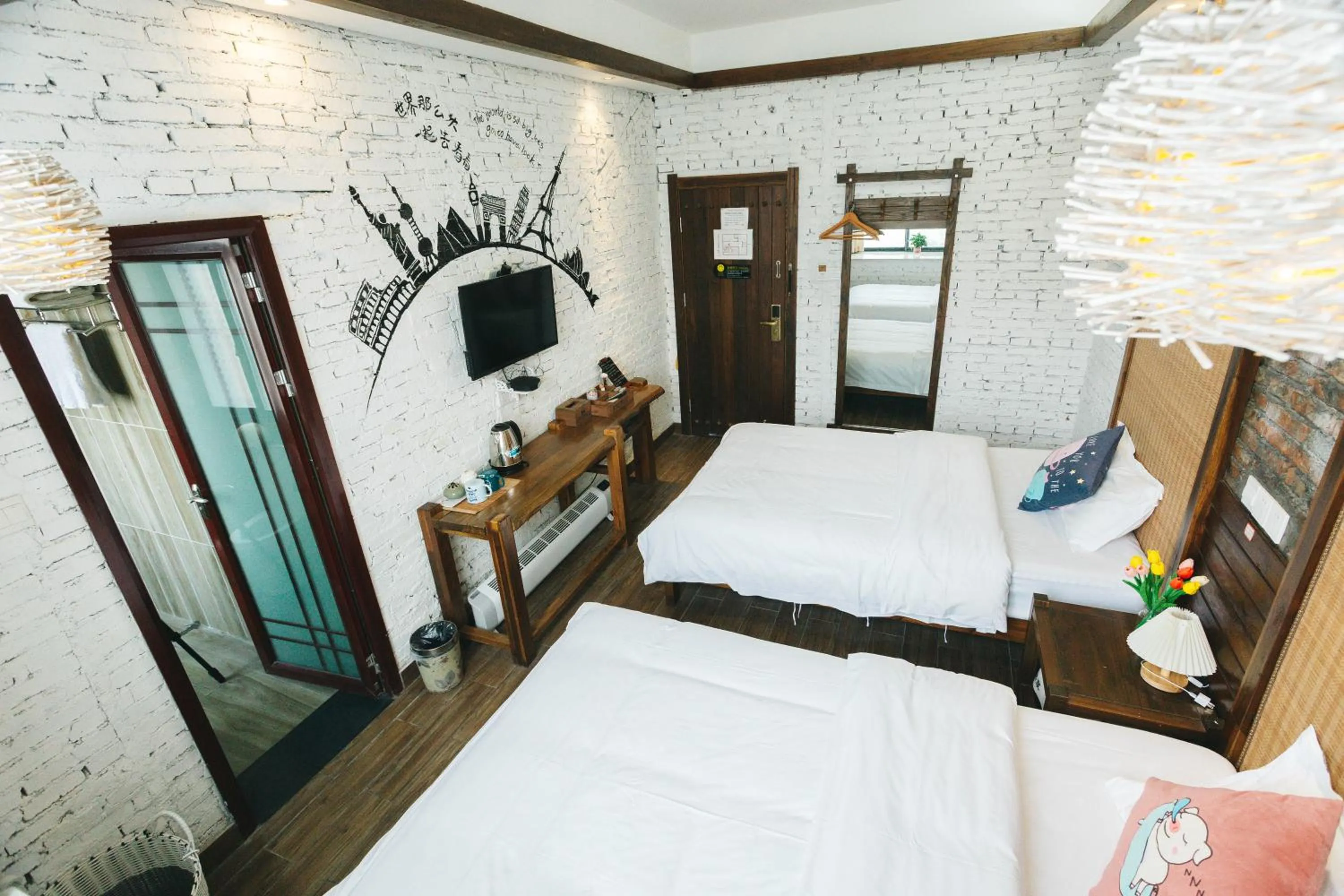 Photo of the whole room, Bed in Hotel California Zhangjiajie