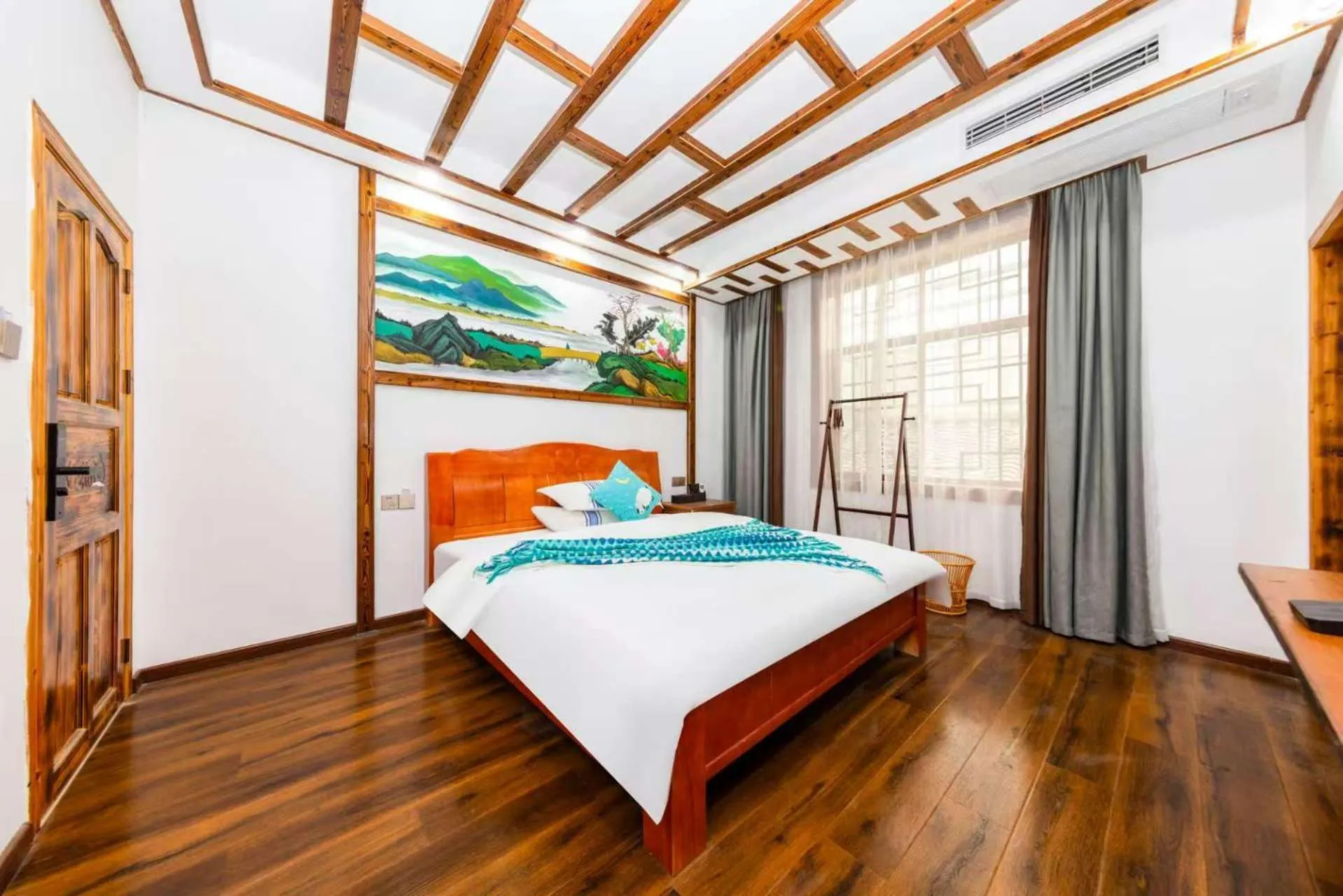 Photo of the whole room, Bed in Hotel California Zhangjiajie