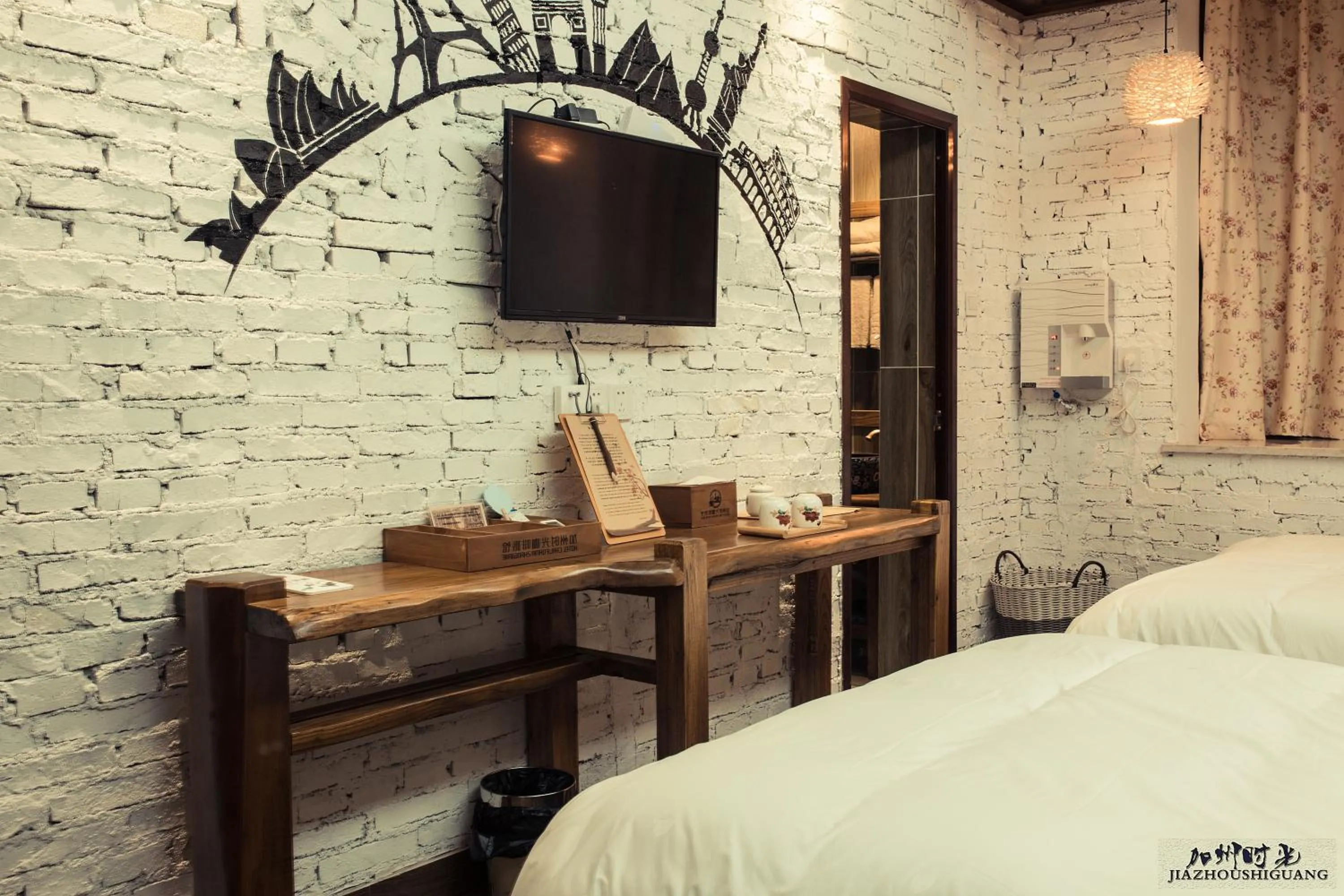 Decorative detail, Bed in Hotel California Zhangjiajie