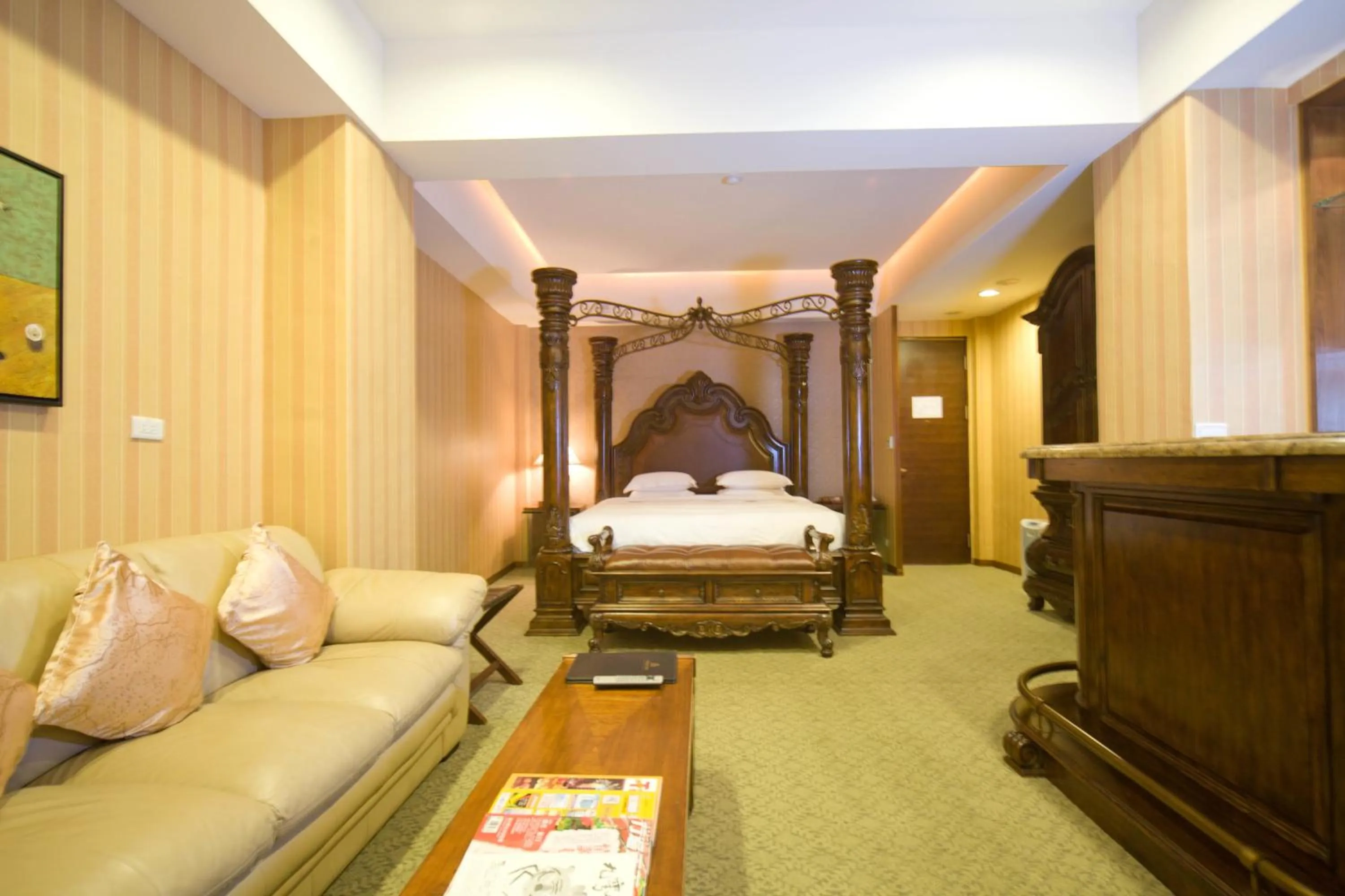 Bedroom, Bed in Resort One Hotel