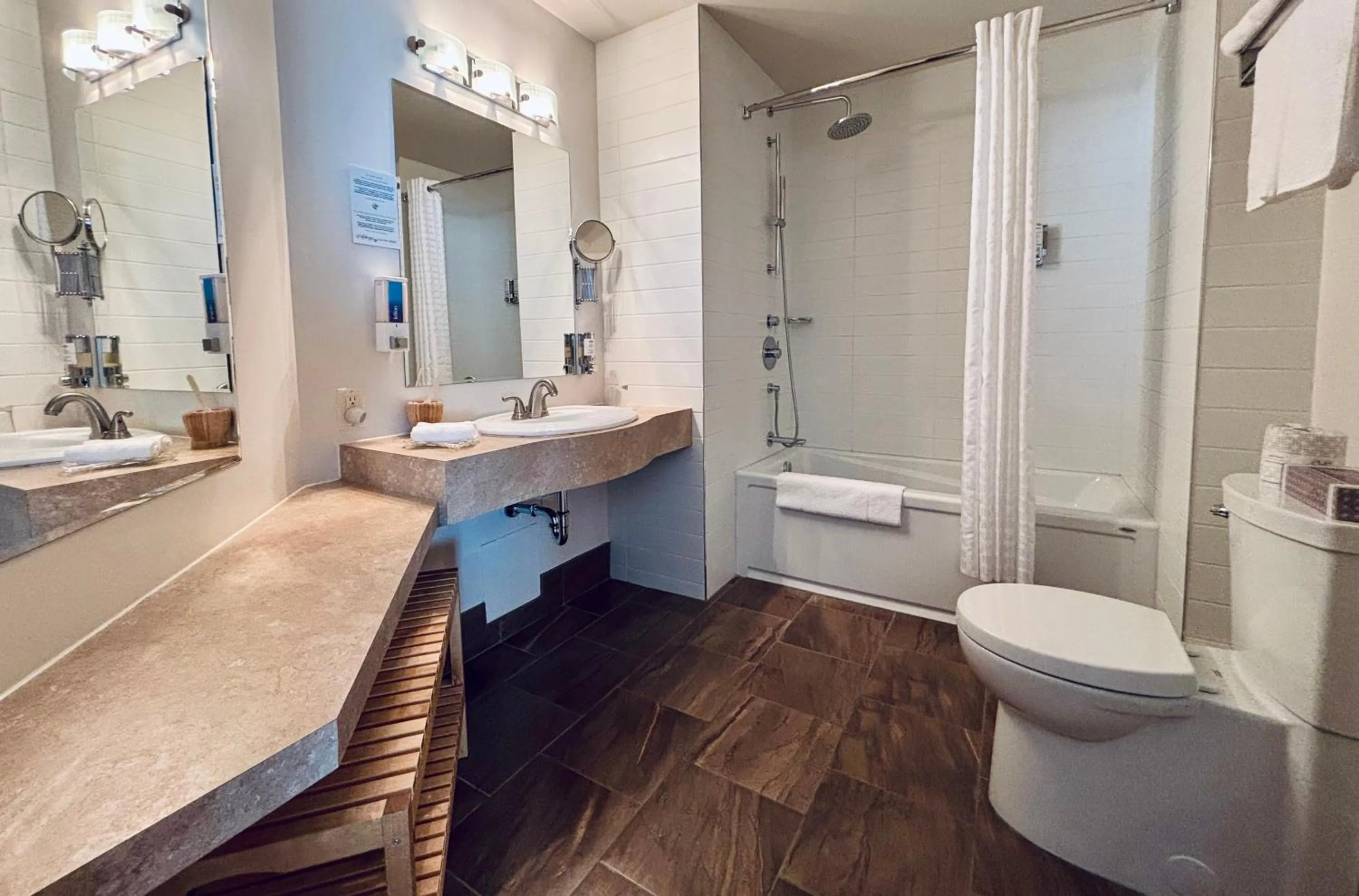 Shower in Auberge Sous les Arbres