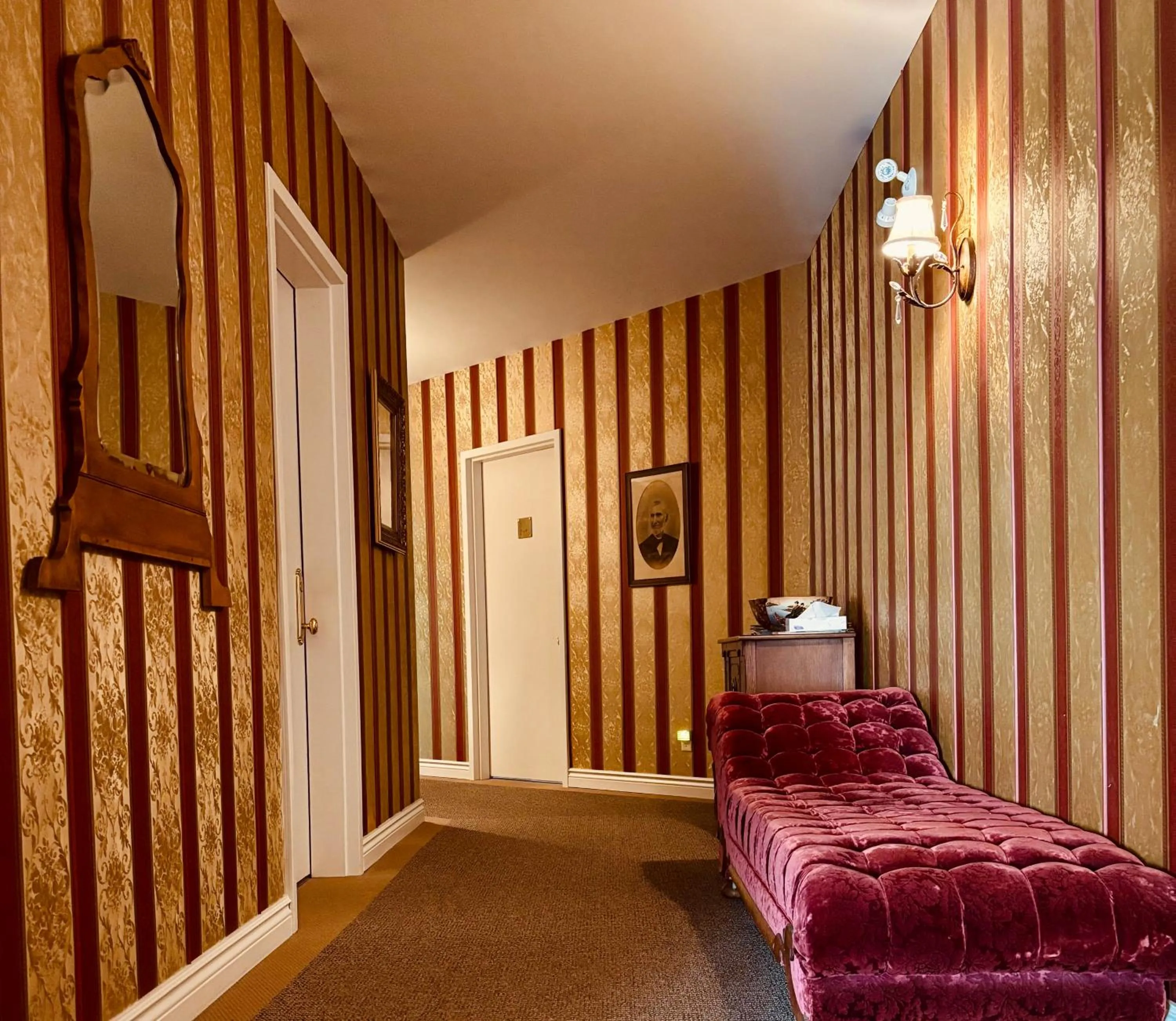 Decorative detail, Bed in Auberge Sous les Arbres