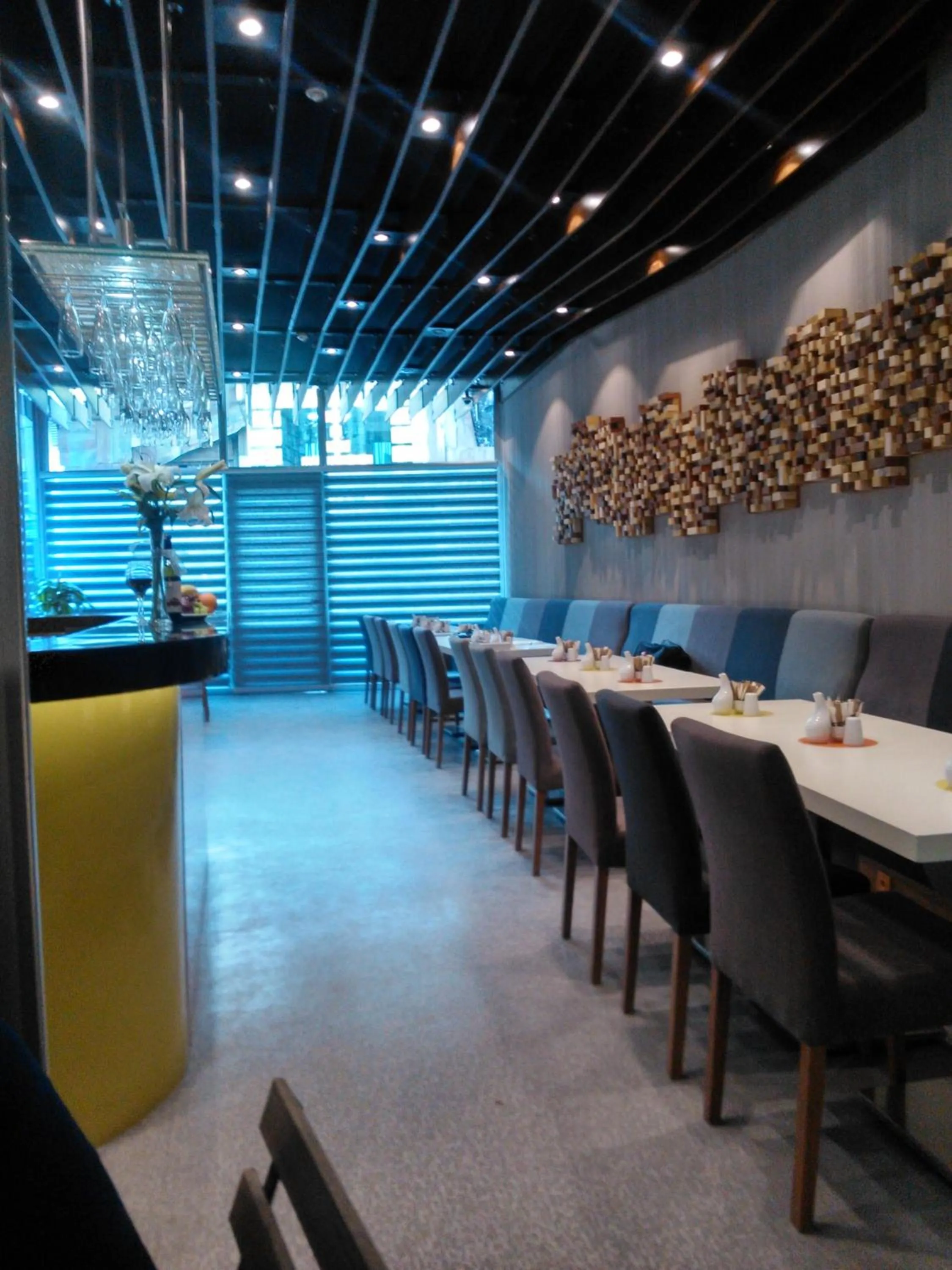 Restaurant/places to eat in All Inn Hotel