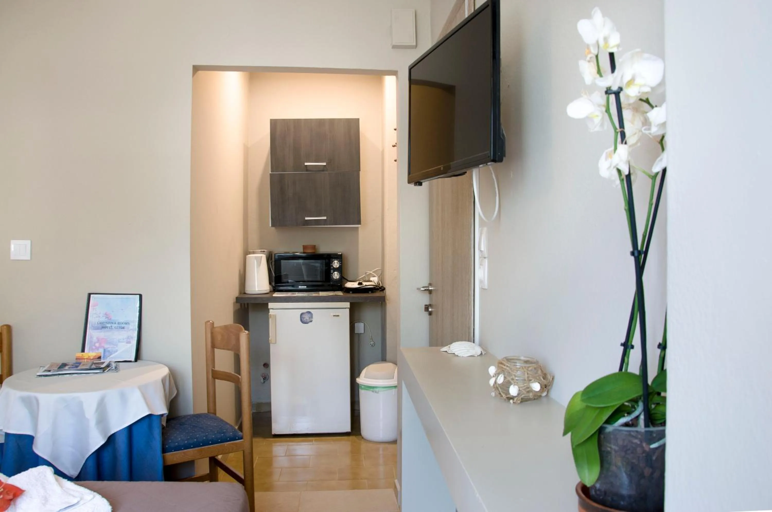 Photo of the whole room in Christina Rooms