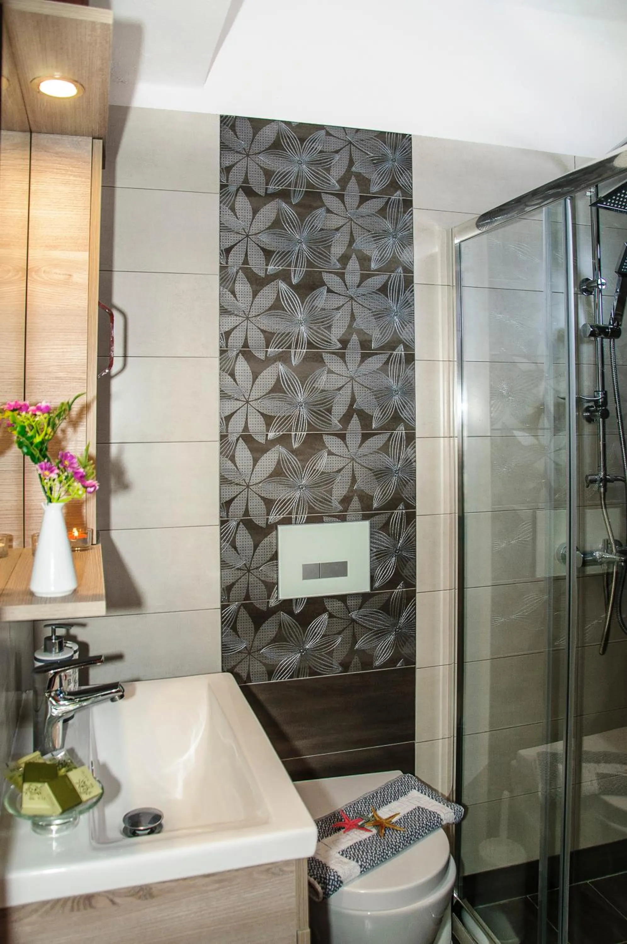 Shower in Christina Rooms