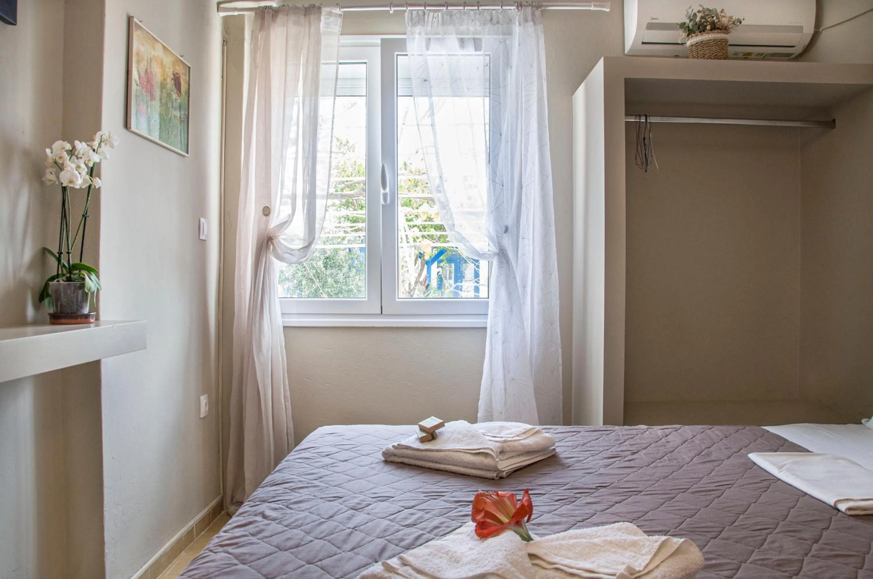 View (from property/room), Bed in Christina Rooms