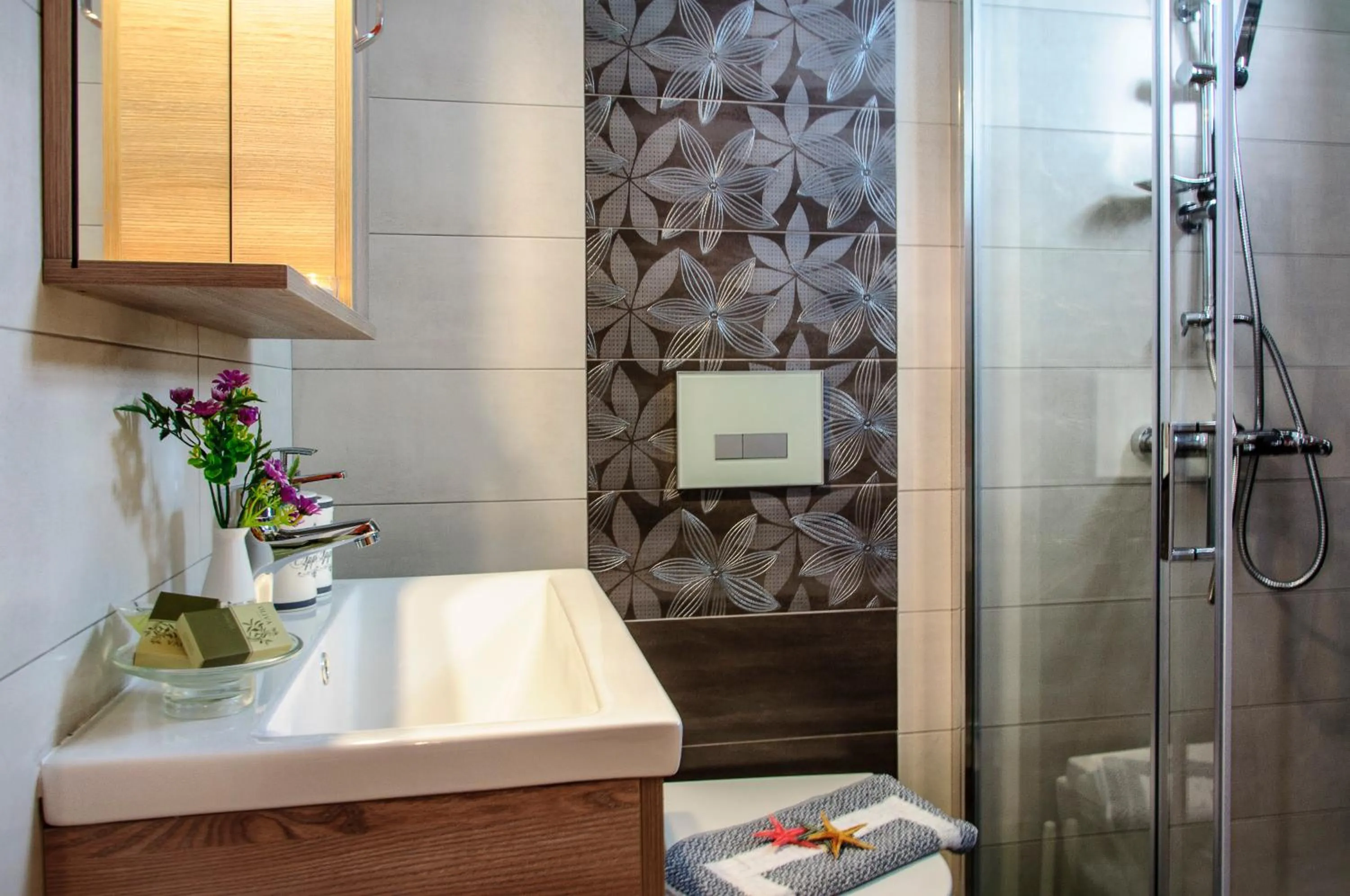 Shower in Christina Rooms