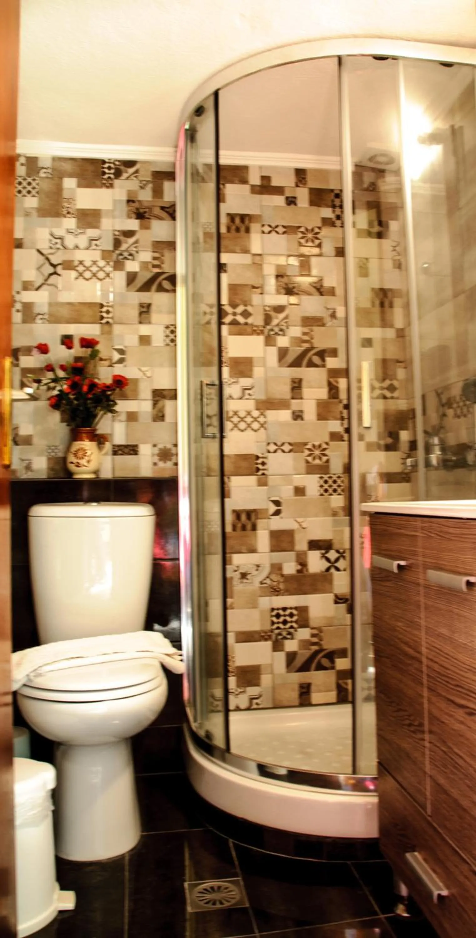 Shower in Christina Rooms