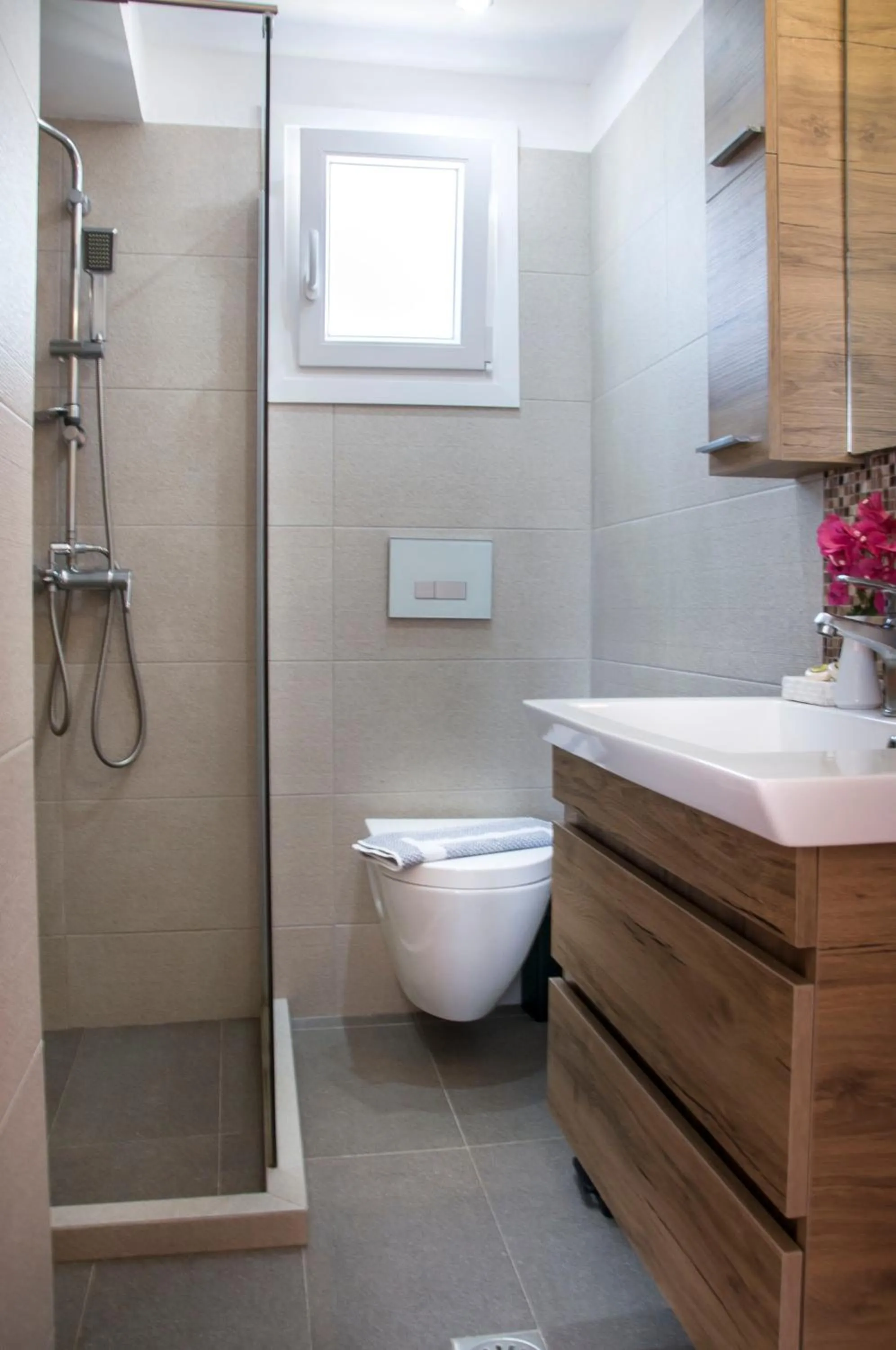 Shower in Christina Rooms