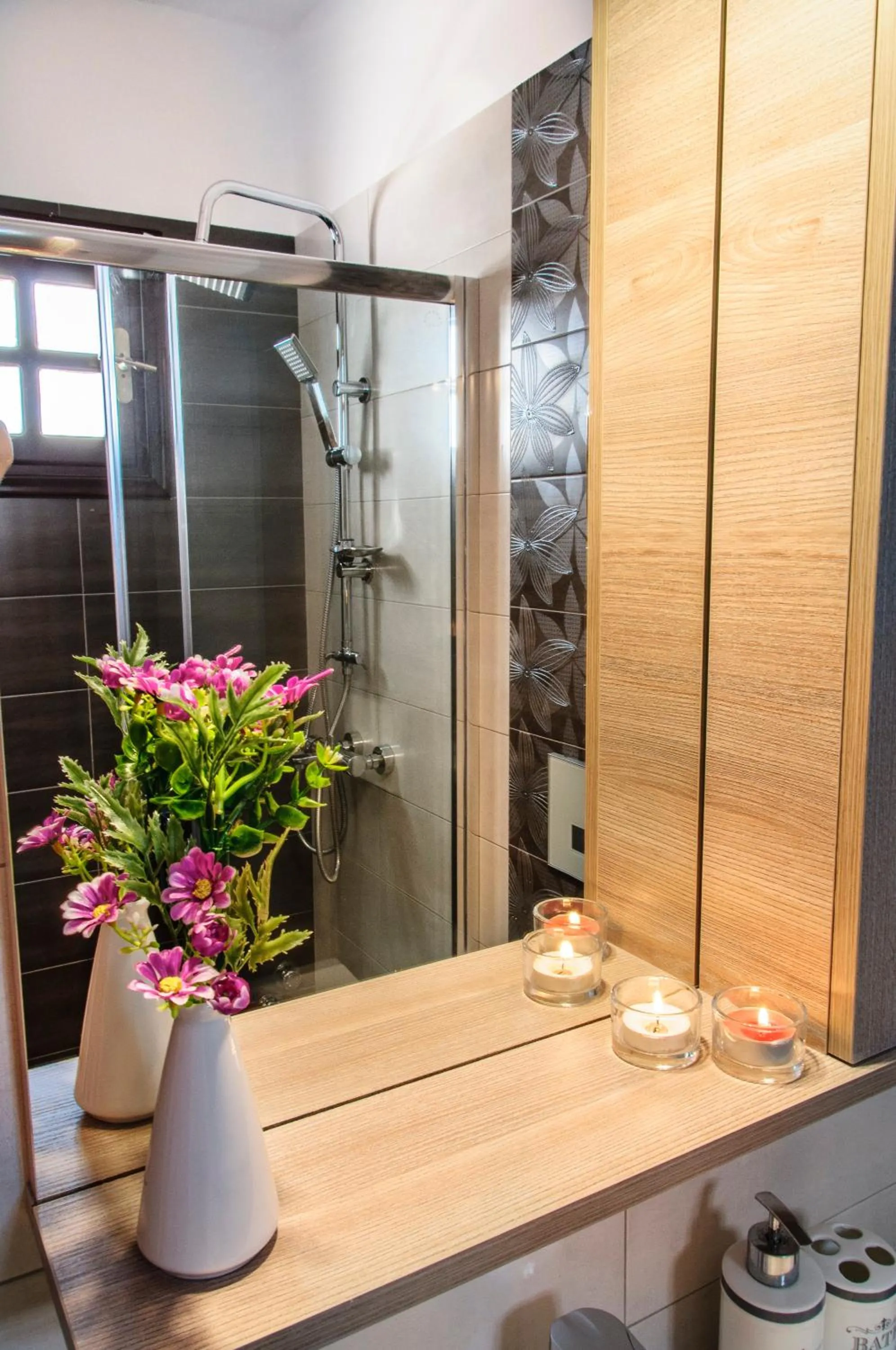 Shower in Christina Rooms