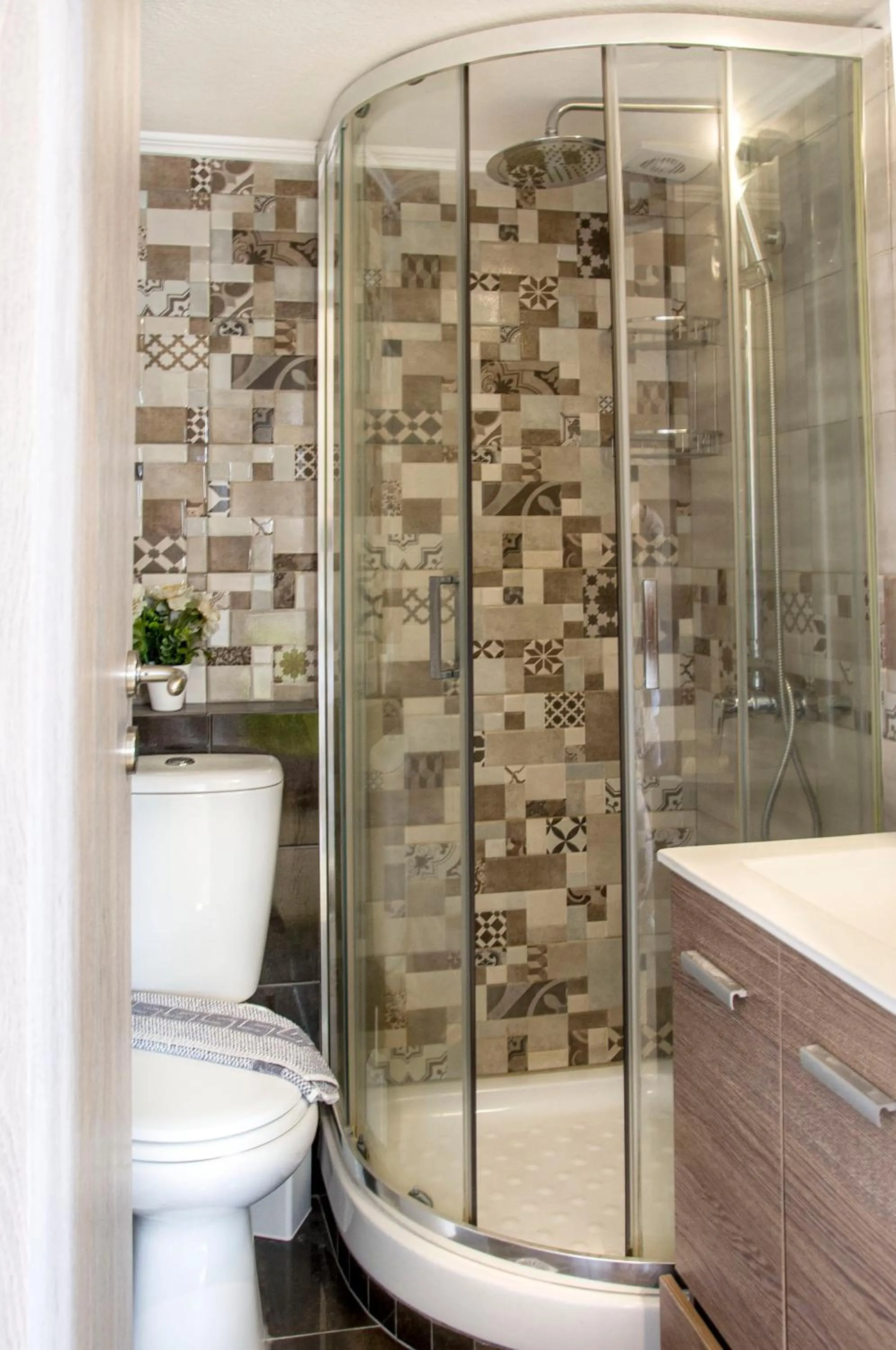 Shower in Christina Rooms