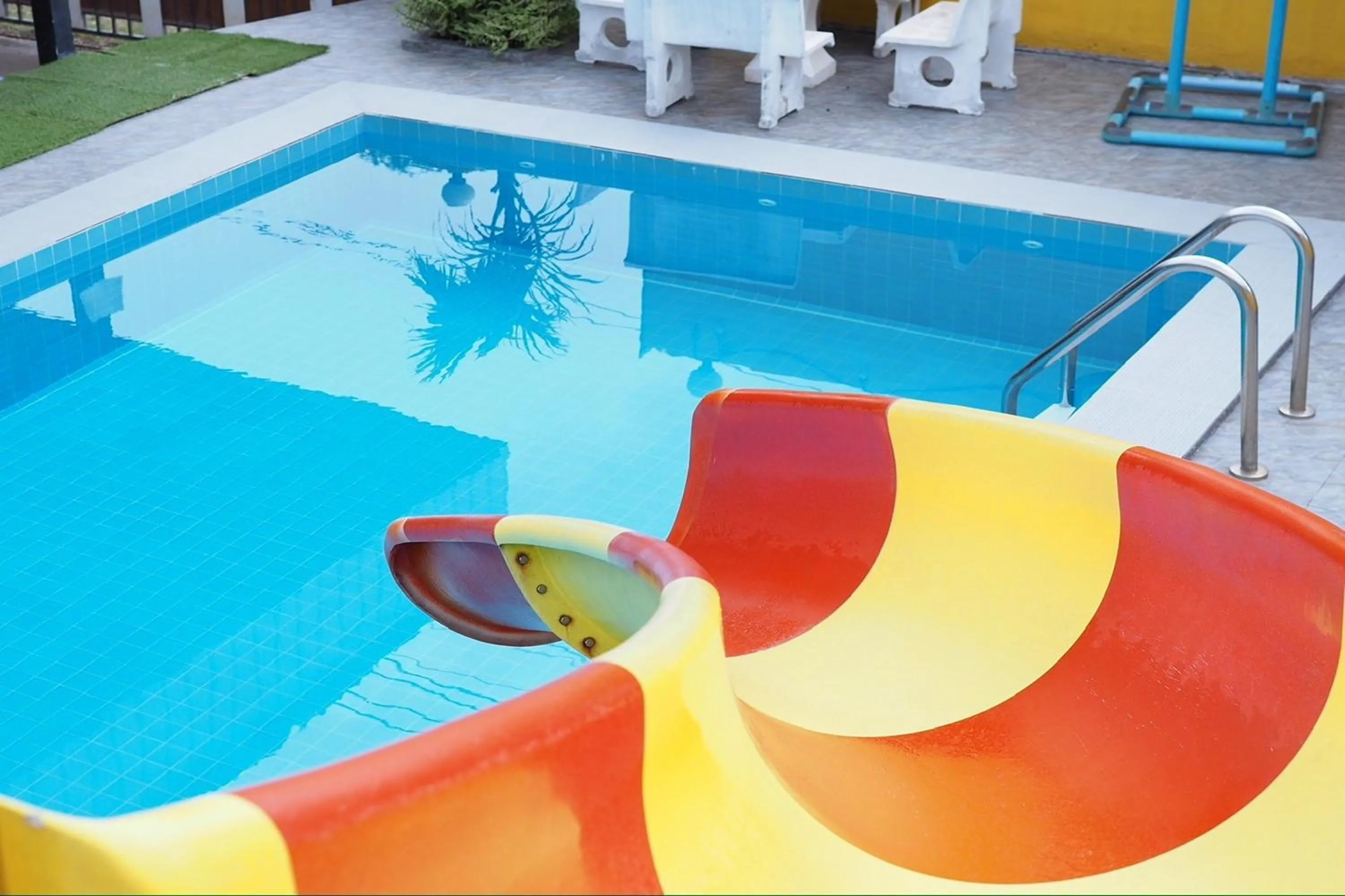 Swimming pool in Ton Hom Pool Party