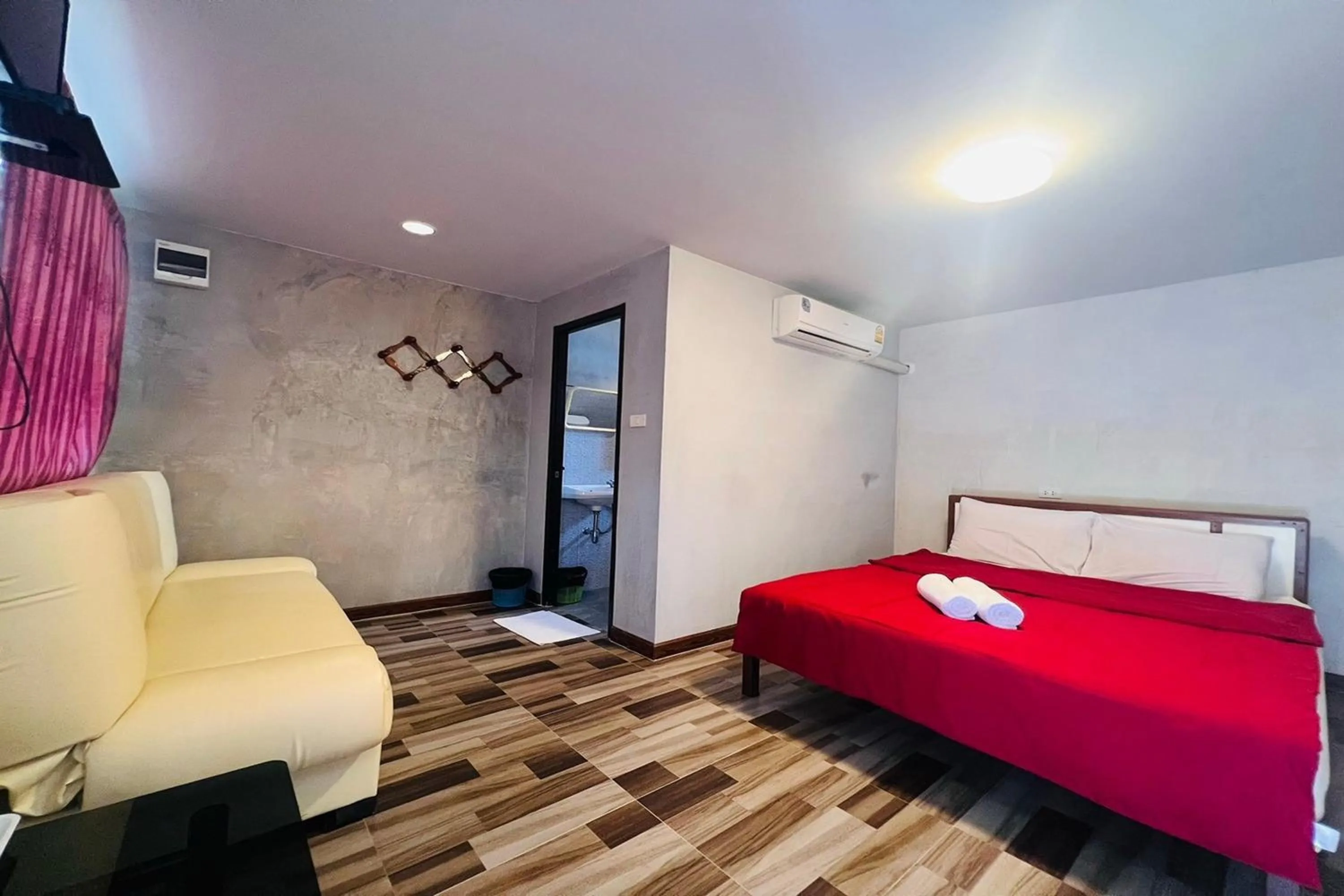 Bed in Ton Hom Pool Party