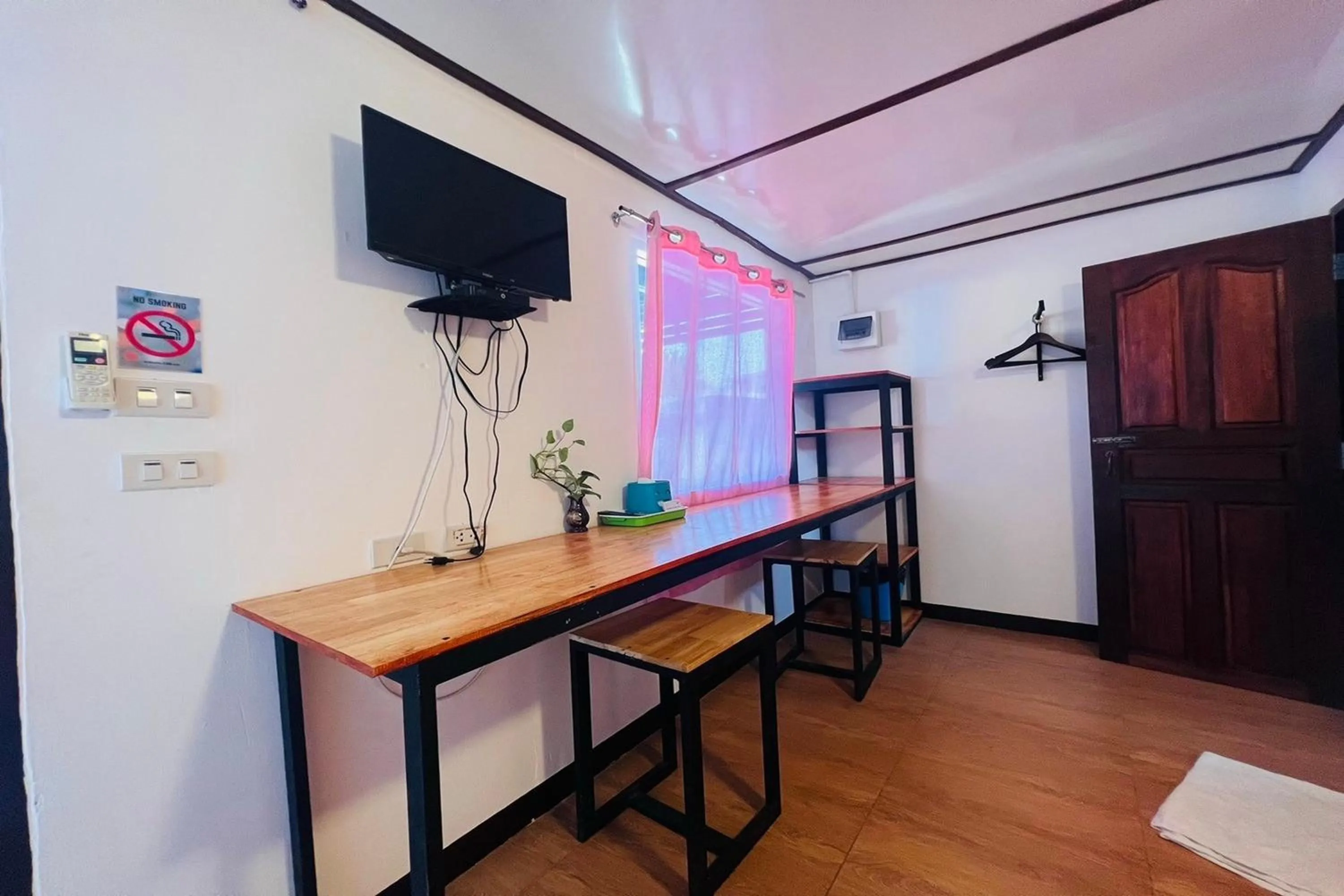 Bed in Ton Hom Pool Party