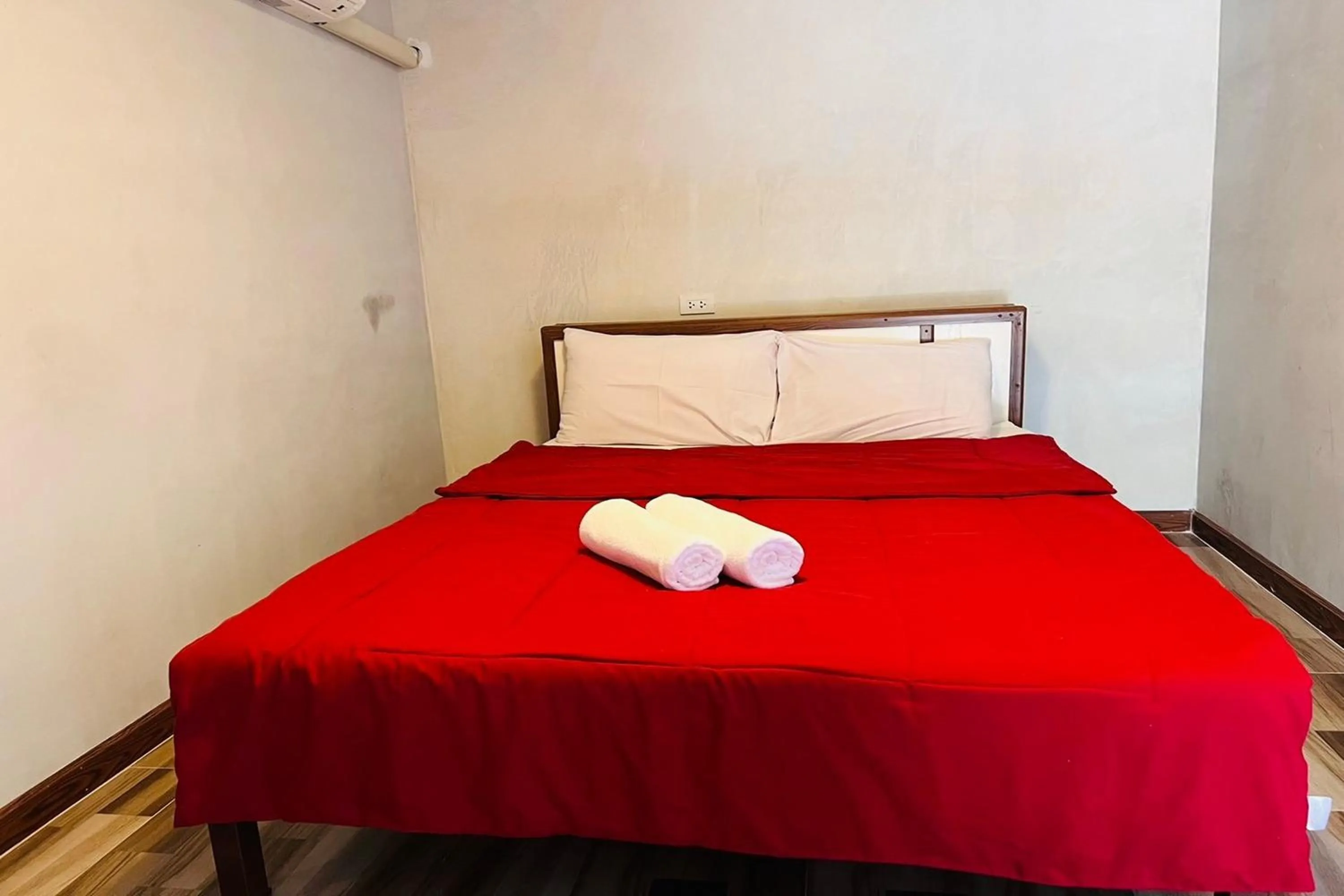 Bed in Ton Hom Pool Party