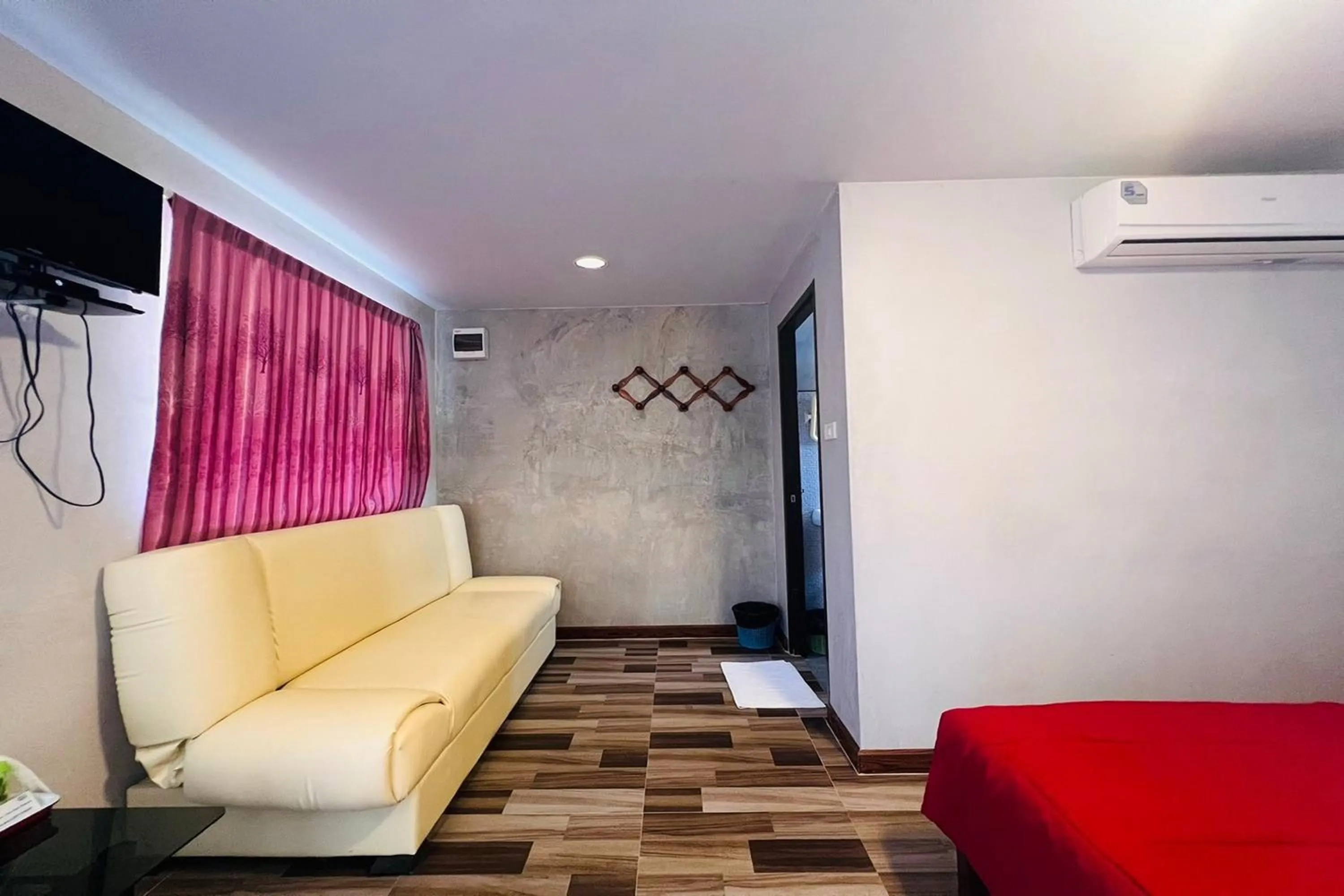 Bed in Ton Hom Pool Party