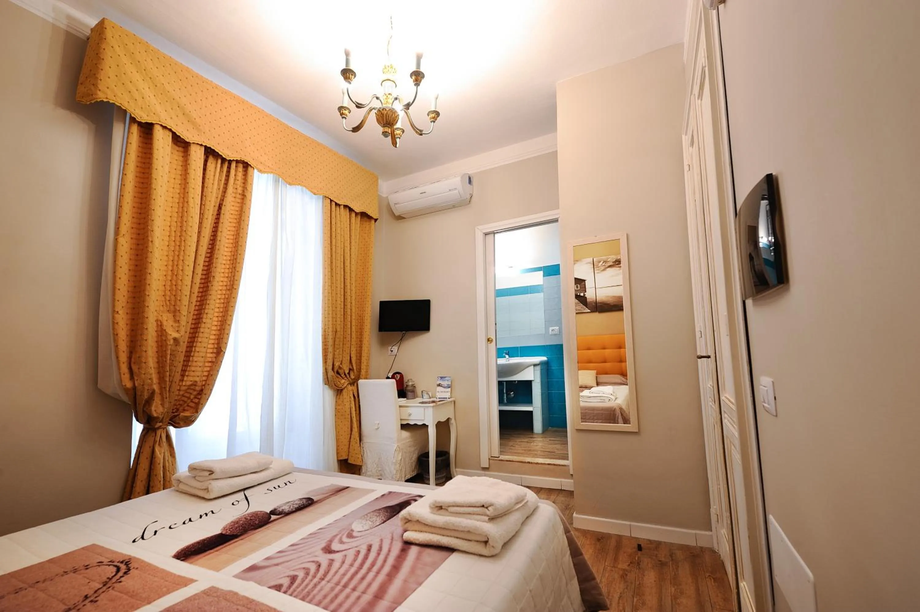 Shower, Bed in Onda Marina Rooms