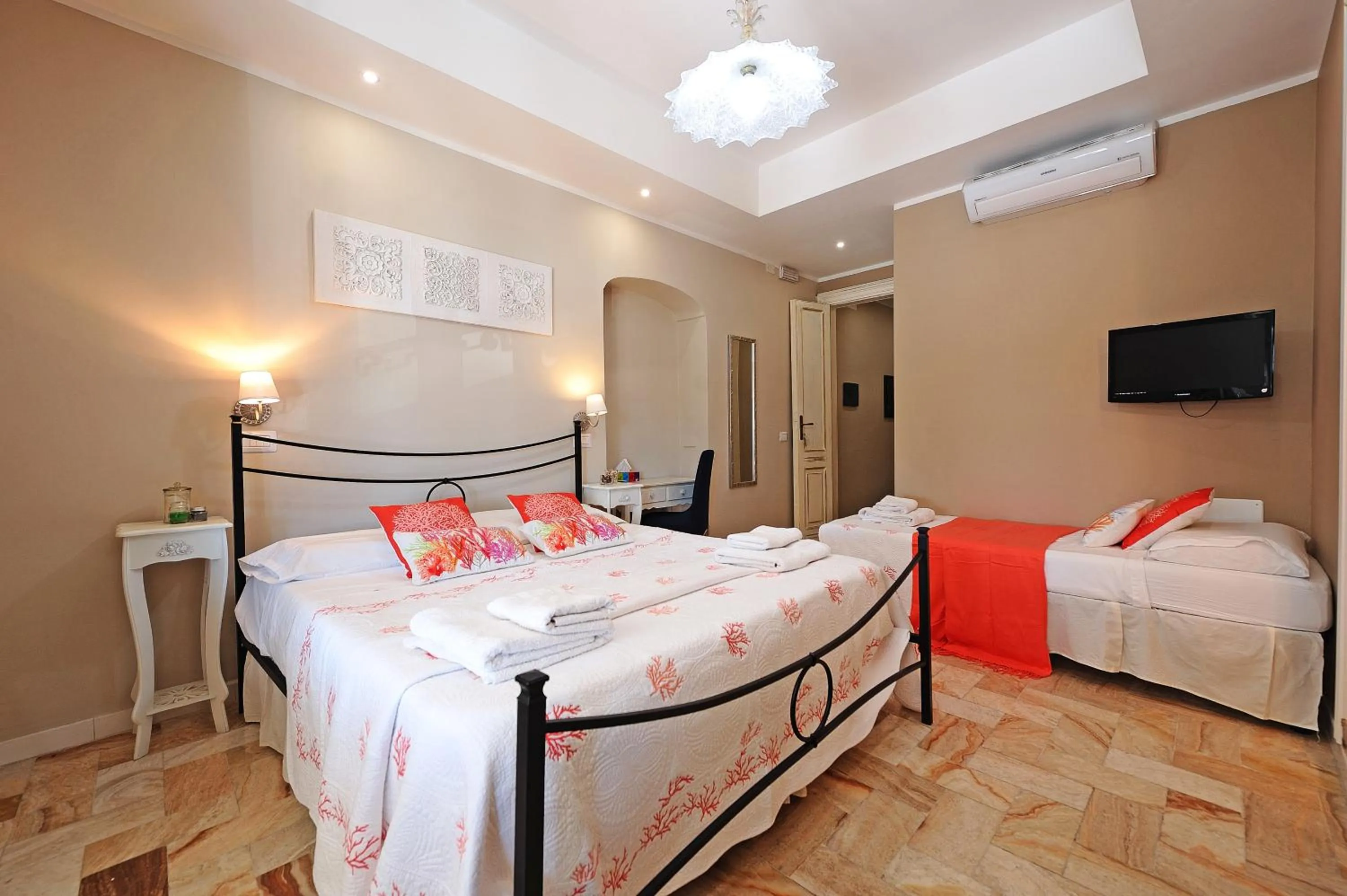 Shower, Bed in Onda Marina Rooms