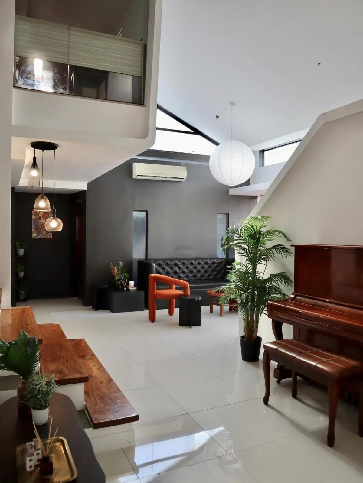 Soho-Style Loft - City Center with 4BR, Wifi and Gameroom