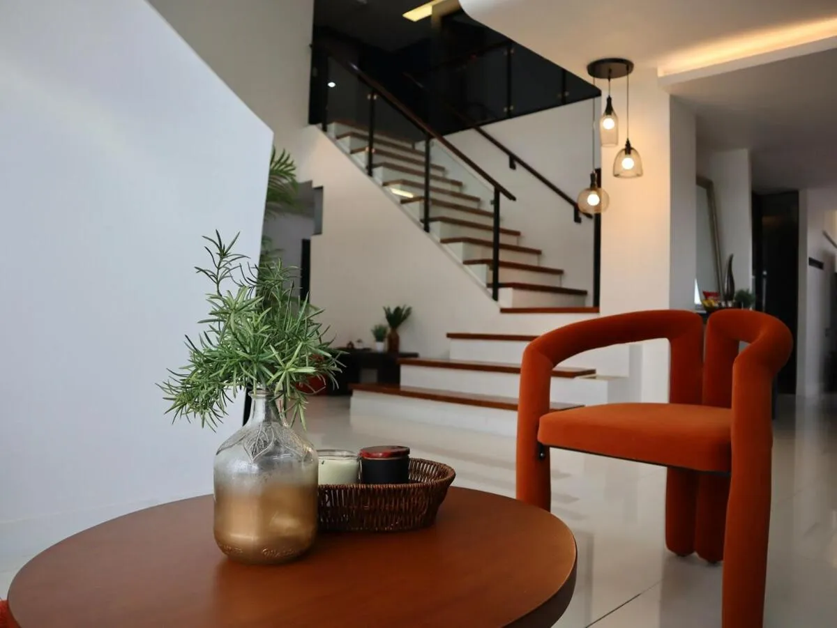 Soho-Style Loft - City Center with 4BR, Wifi and Gameroom