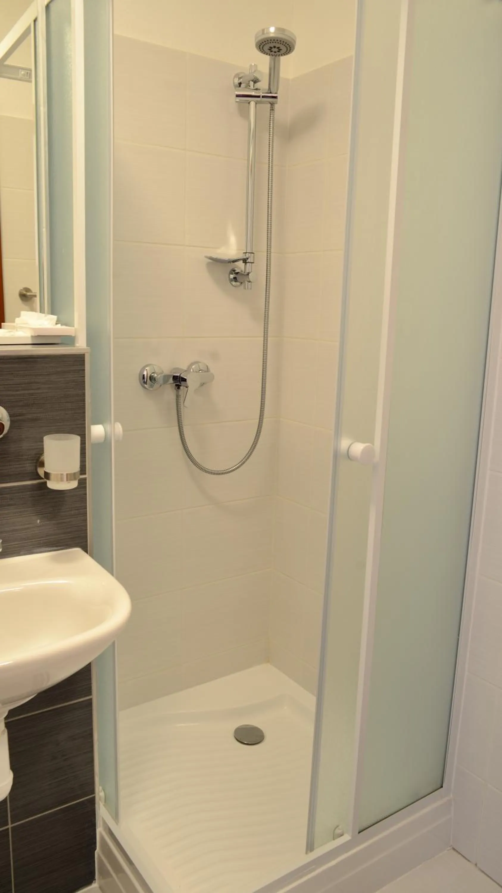 Shower in Hotel Limba CTT