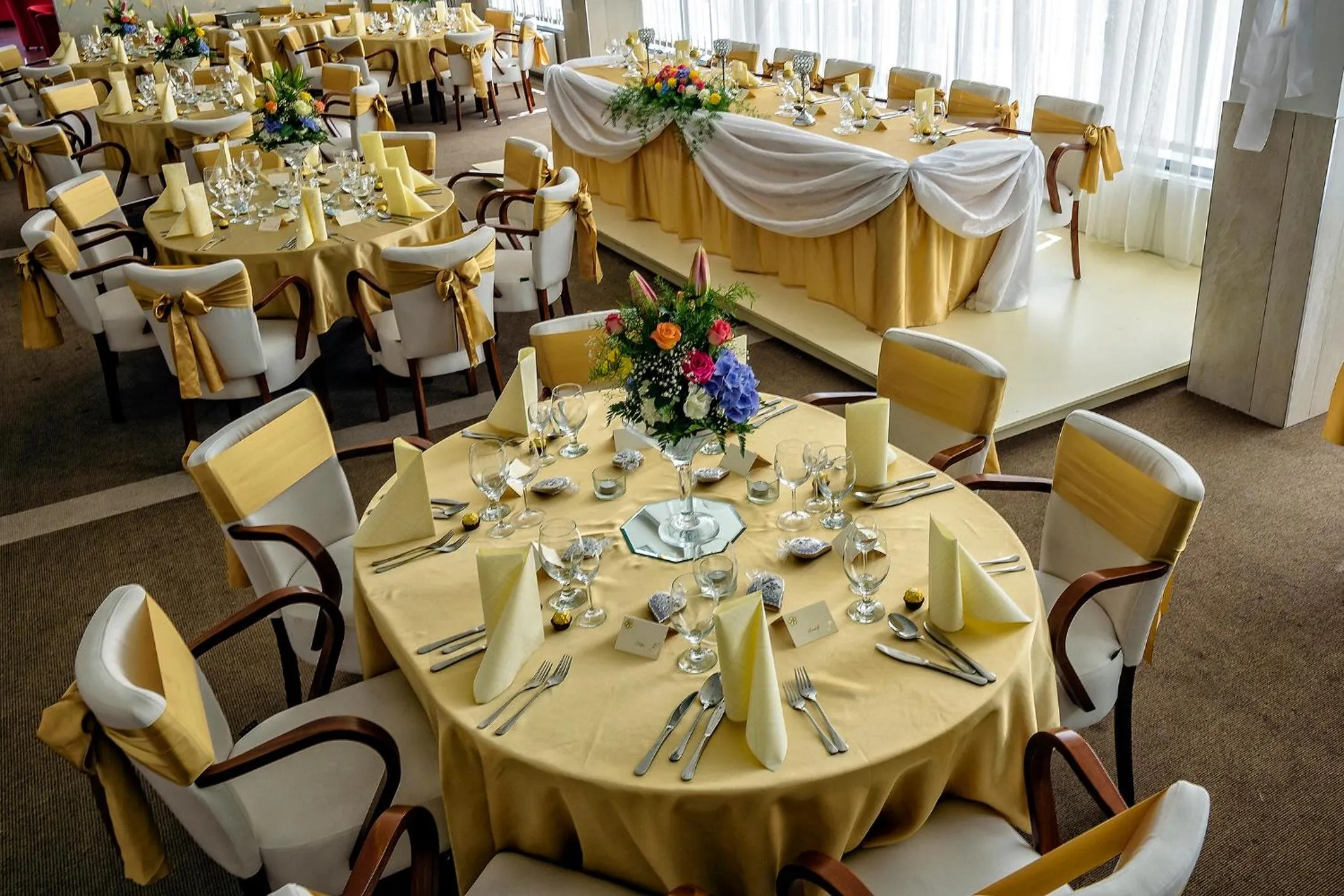 Restaurant/places to eat in Hotel Limba CTT