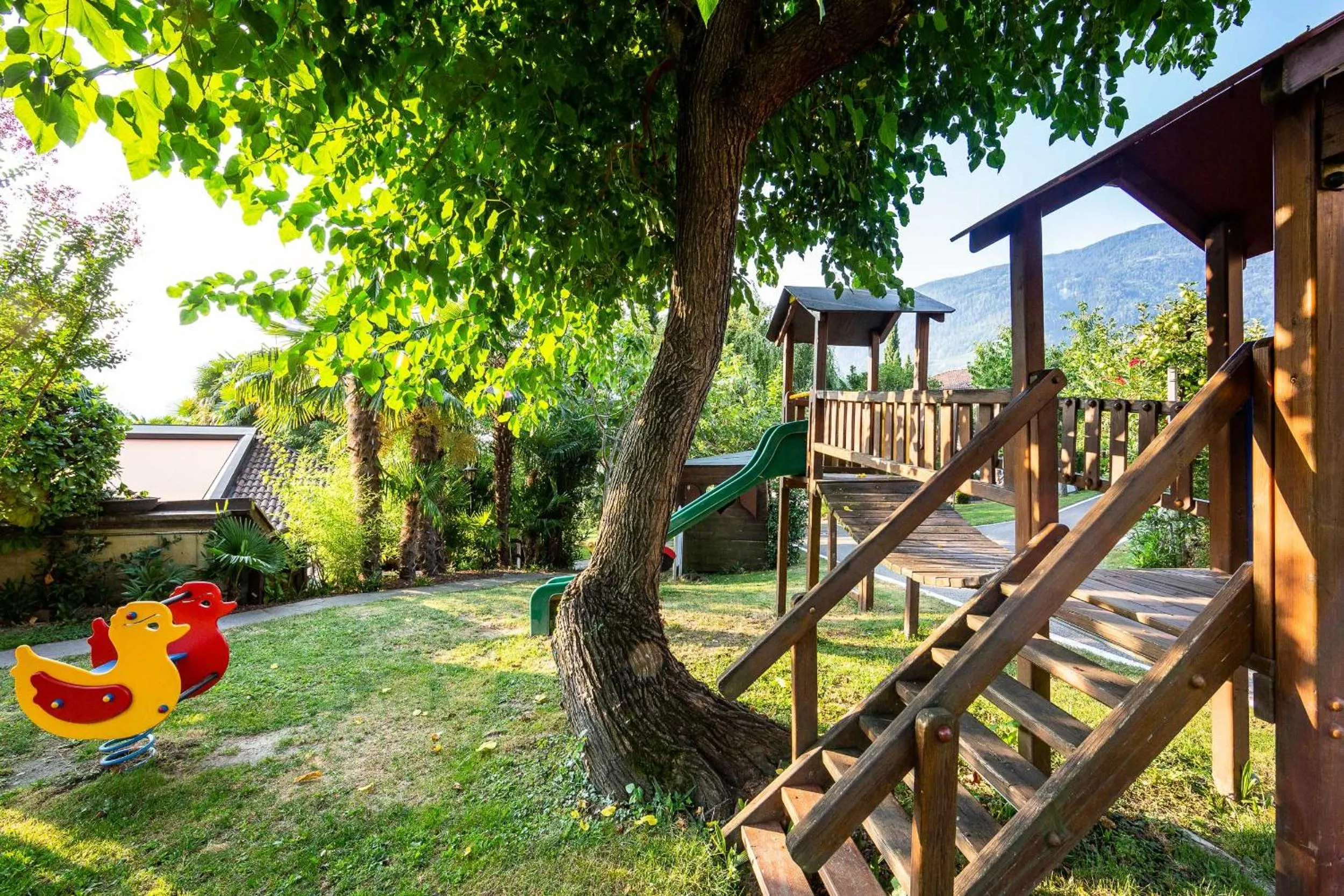 Restaurant/places to eat in Ruster Resort