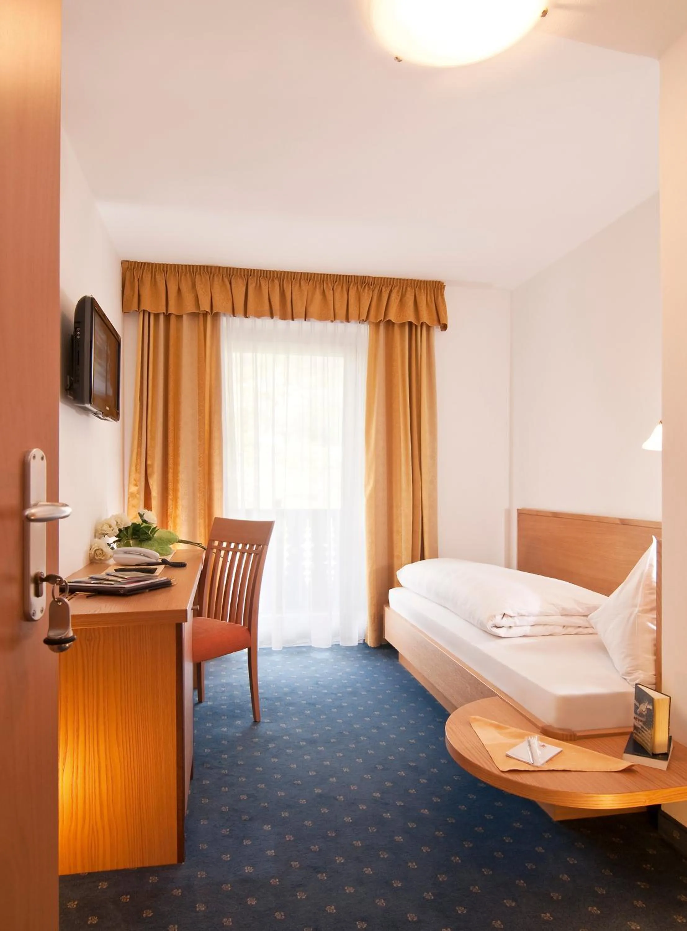 Bedroom, Bed in Ruster Resort