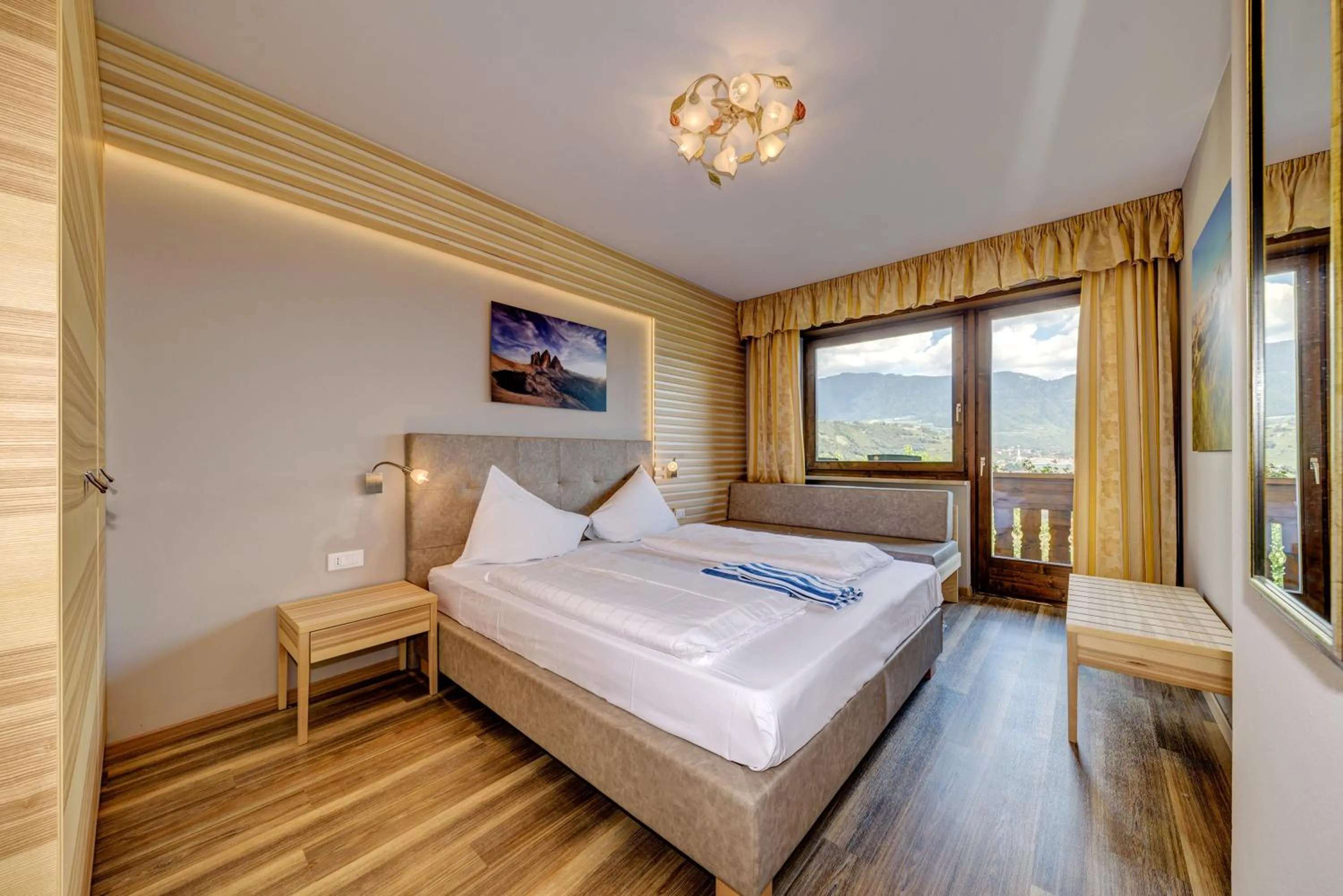 Bedroom, Bed in Ruster Resort