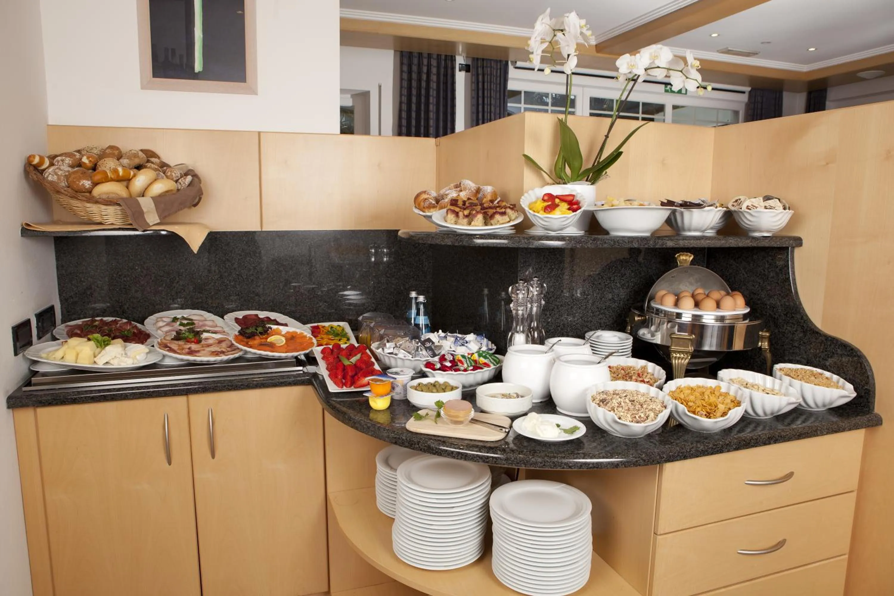 Buffet breakfast in Ruster Resort