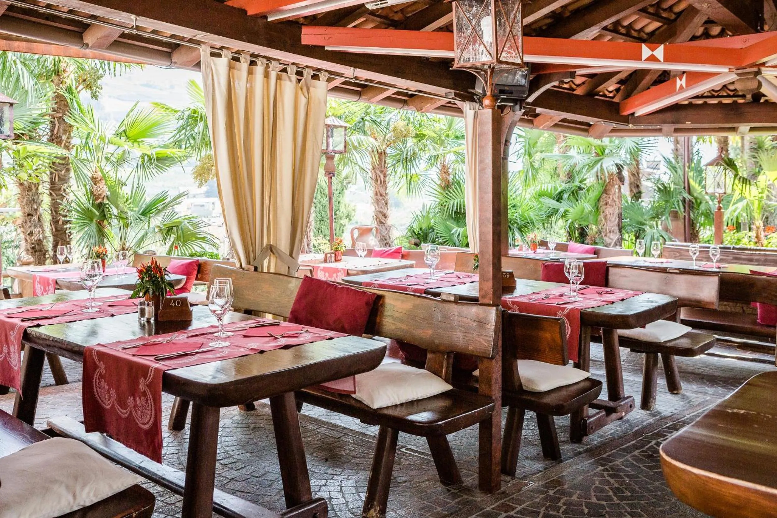 Restaurant/places to eat in Ruster Resort