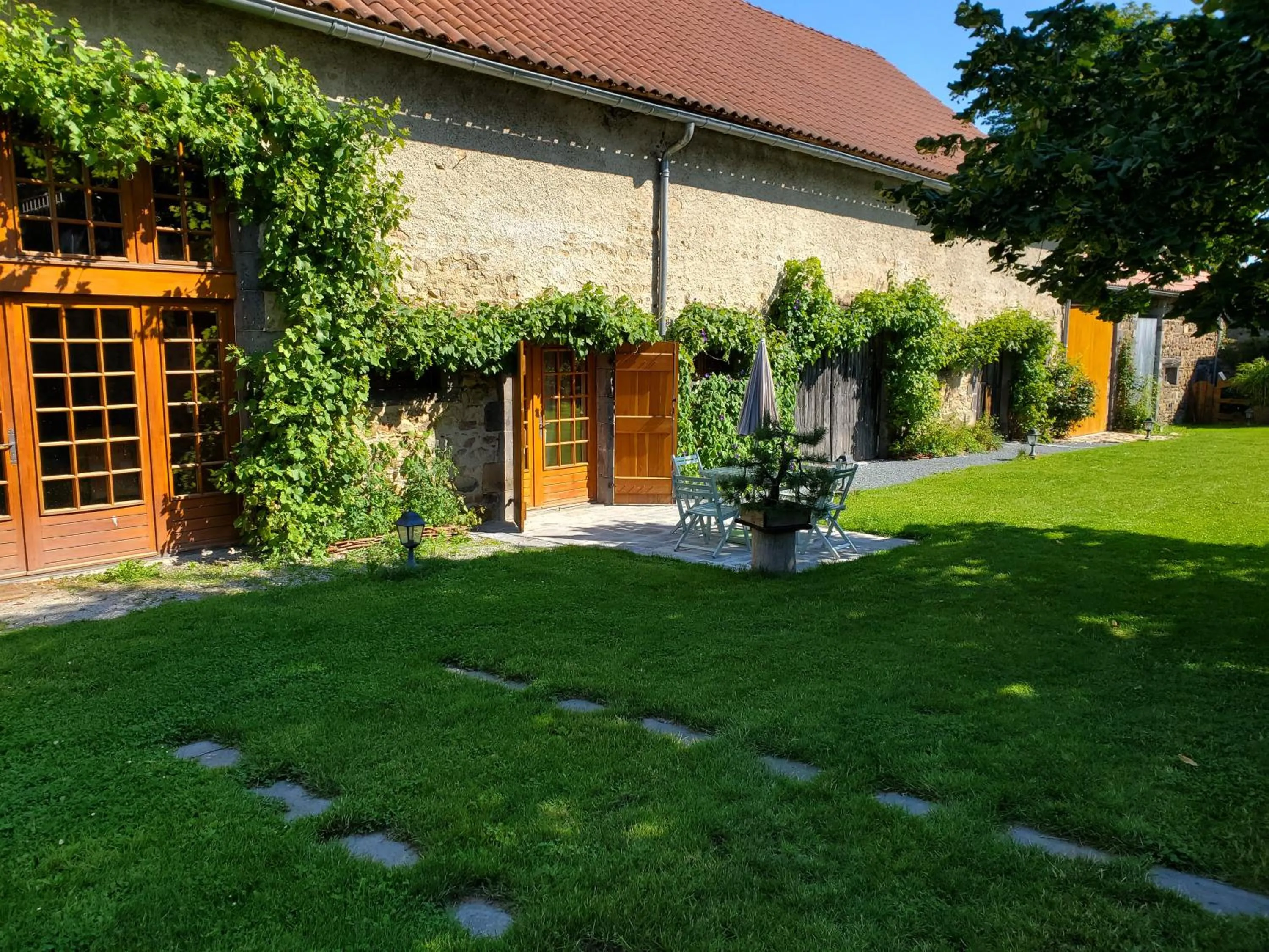 Garden view in Domaine des Maillets