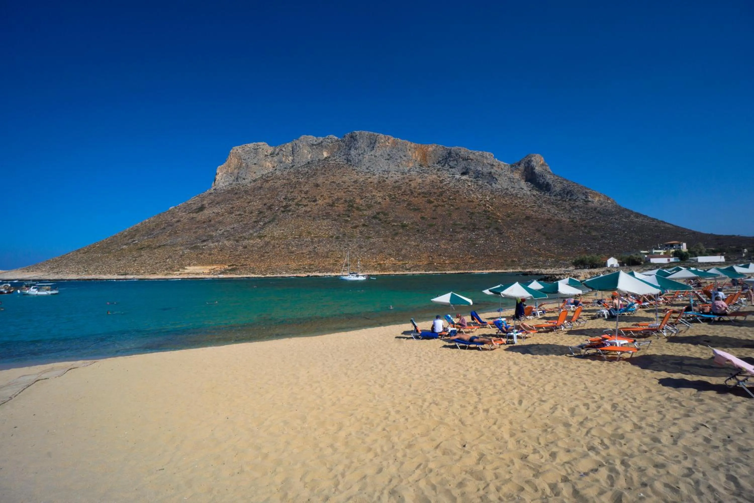 Beach in Skamagkas M. Apartments