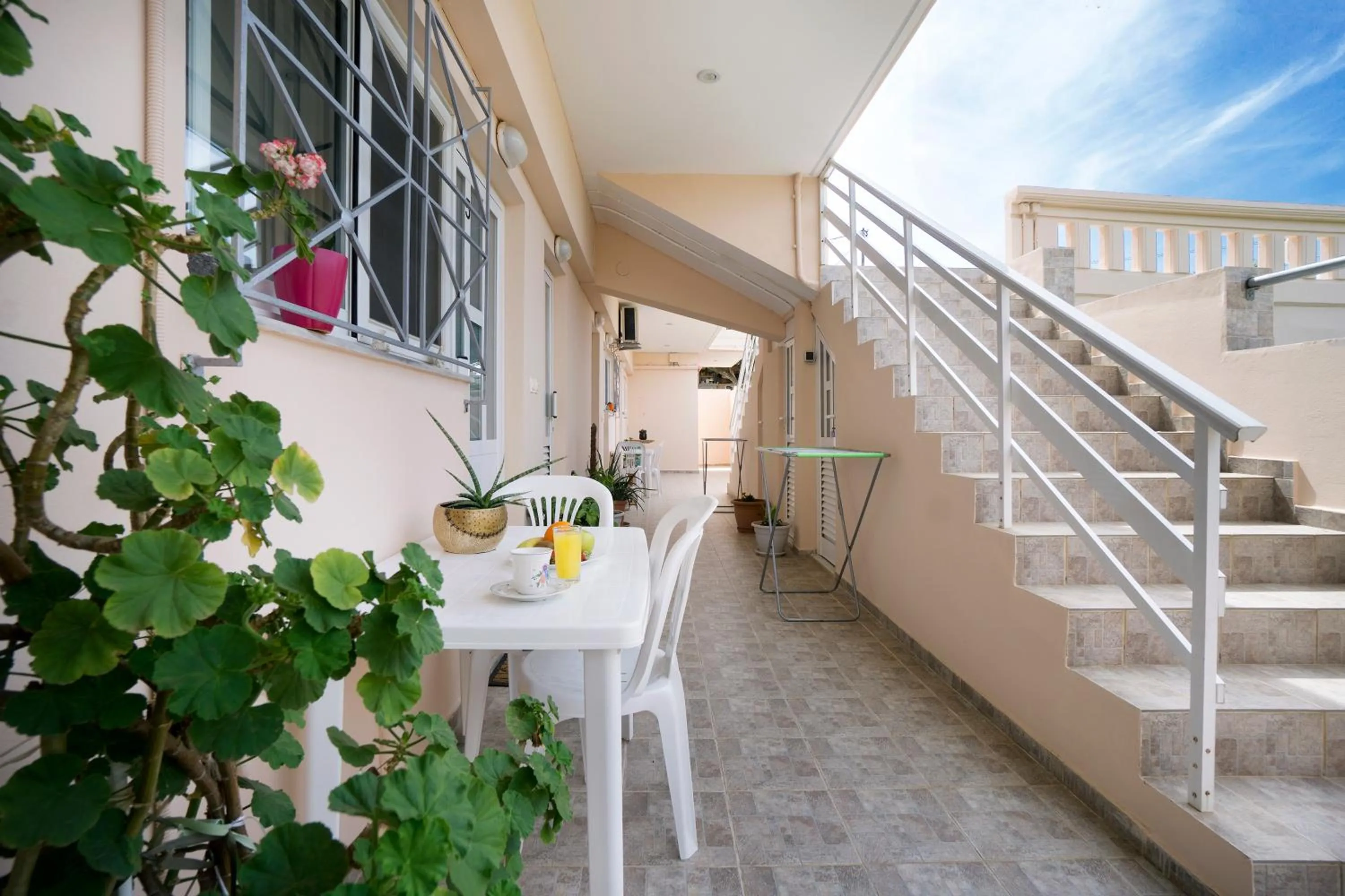 Patio in Skamagkas M. Apartments