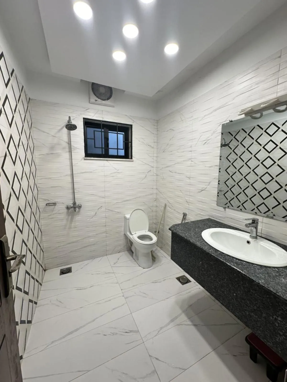 Shower in Travis Executive Guest House Islamabad