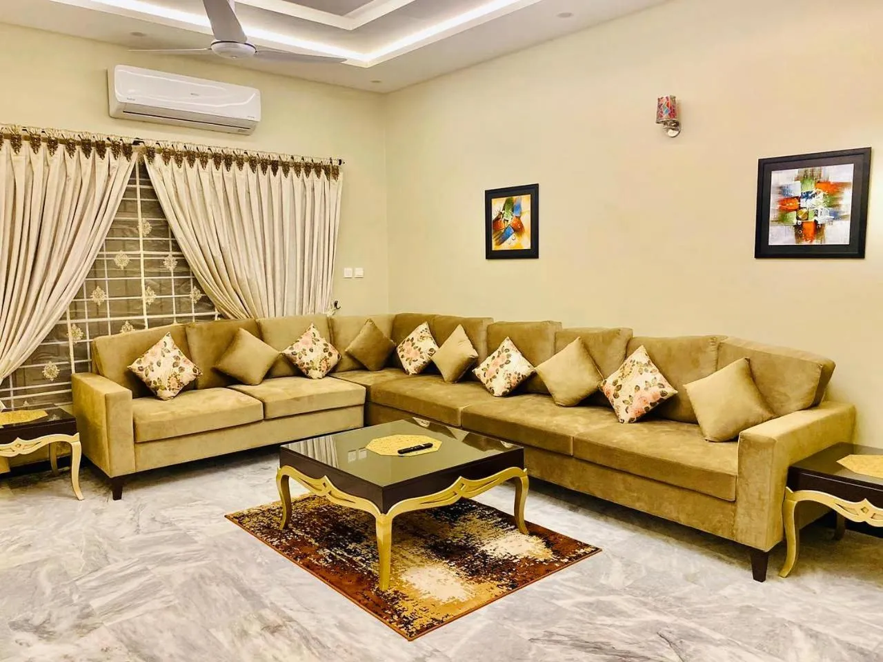 Bed in Travis Executive Guest House Islamabad