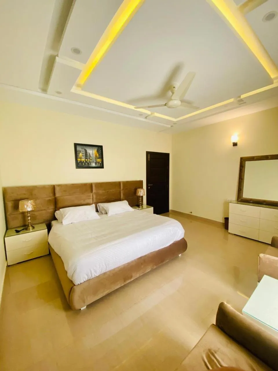 Bed in Travis Executive Guest House Islamabad