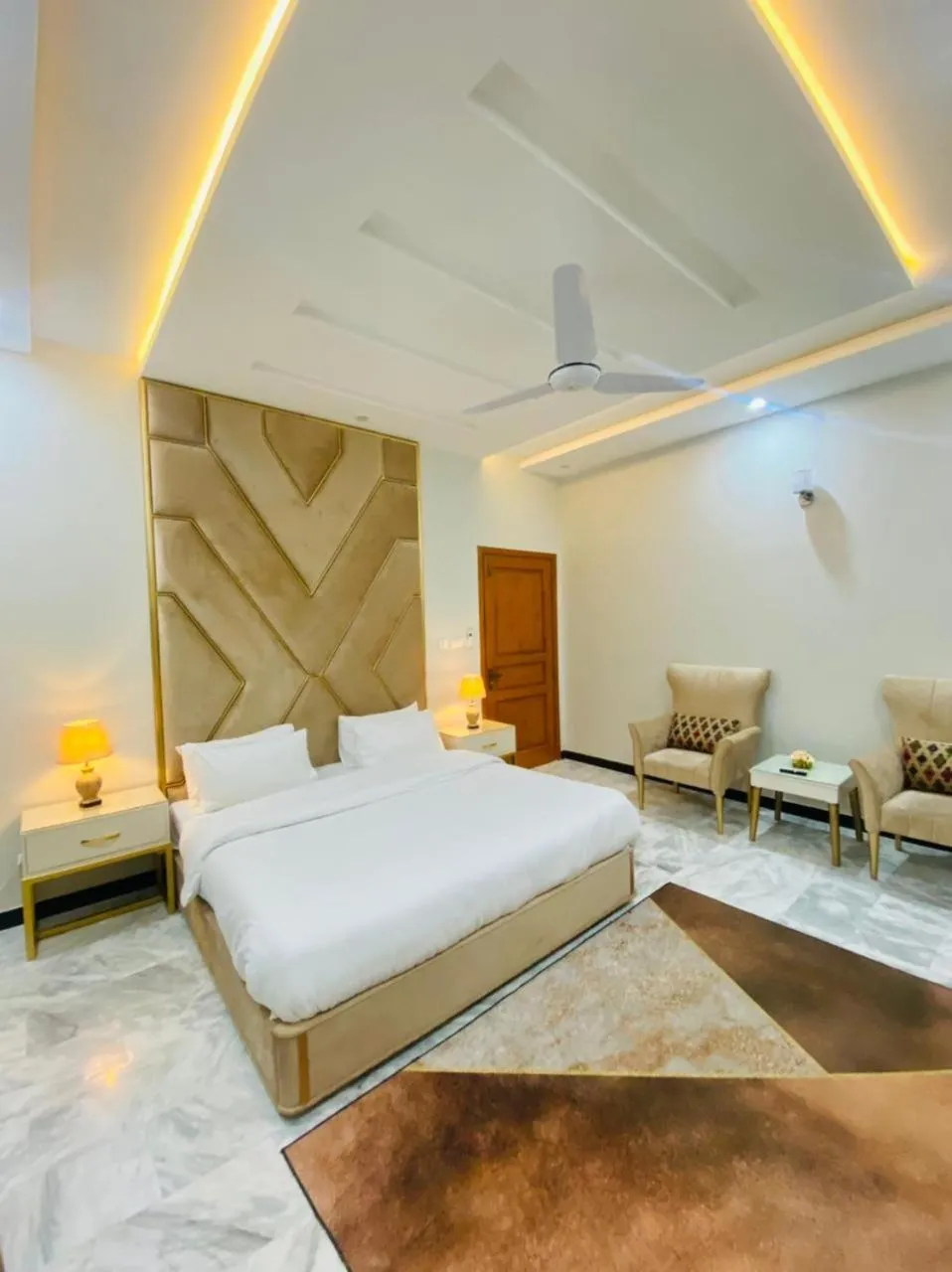 Bed in Travis Executive Guest House Islamabad