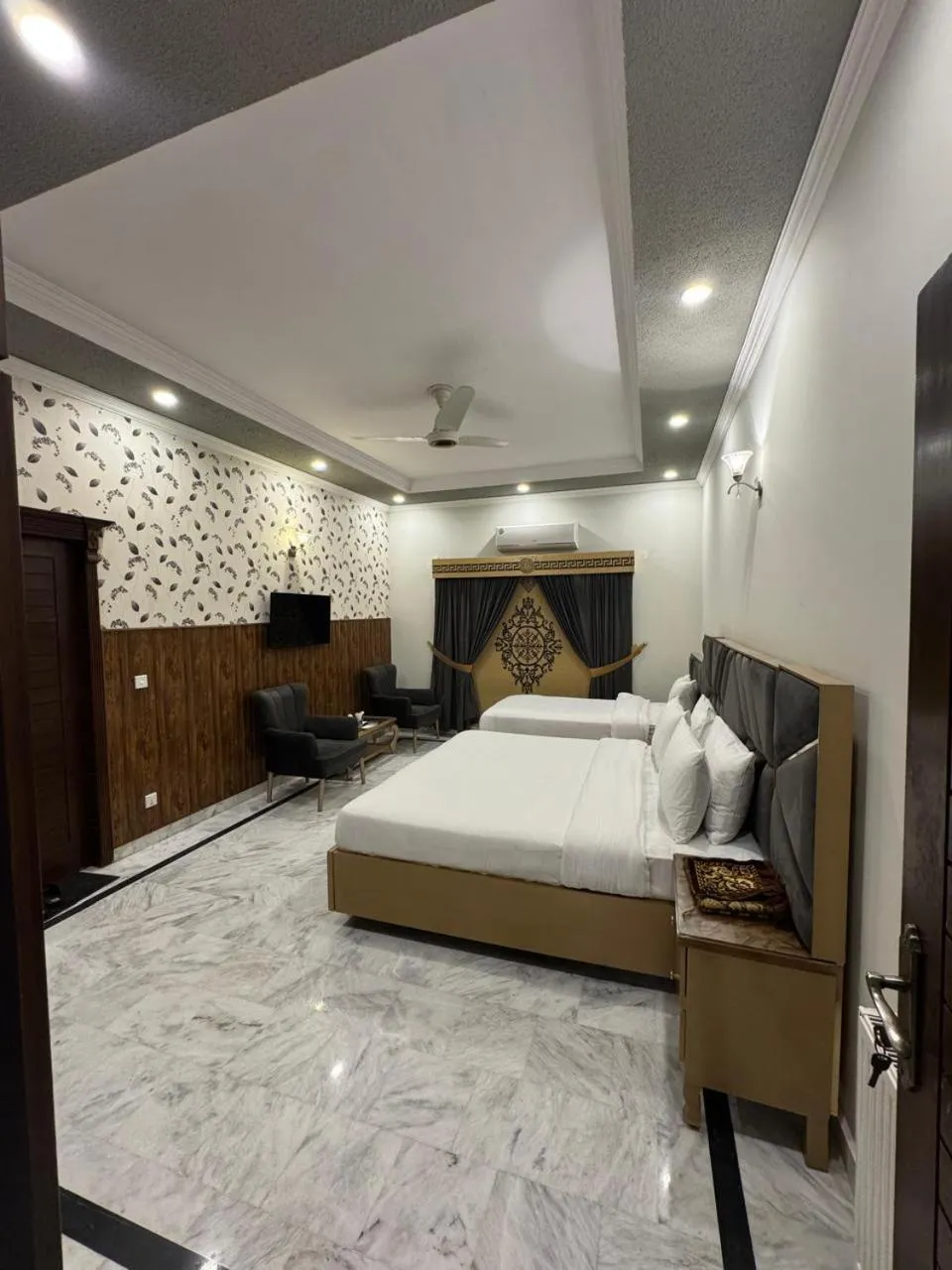 Bed in Travis Executive Guest House Islamabad