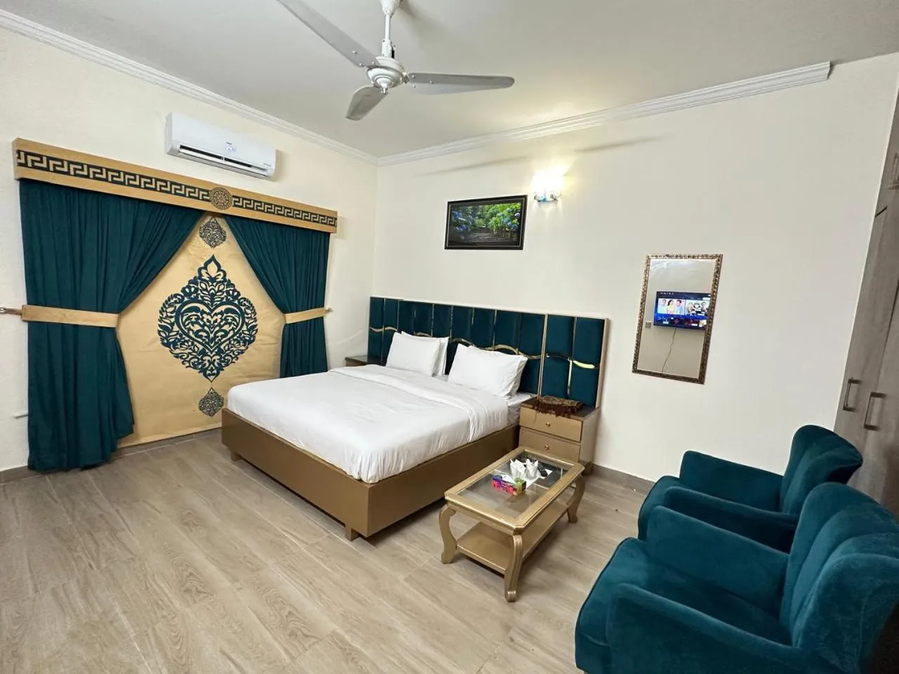 Bed in Travis Executive Guest House Islamabad