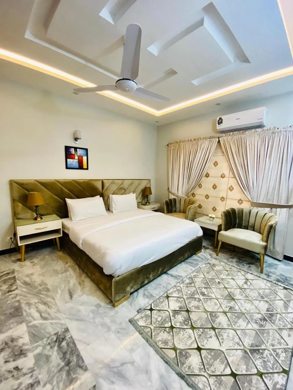 Bed in Travis Executive Guest House Islamabad