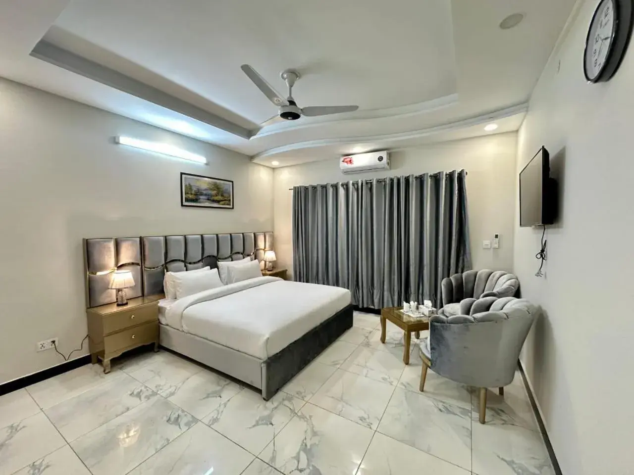 Deluxe King Room in Travis Executive Guest House Islamabad Deluxe King Room in Travis Executive Guest House Islamabad