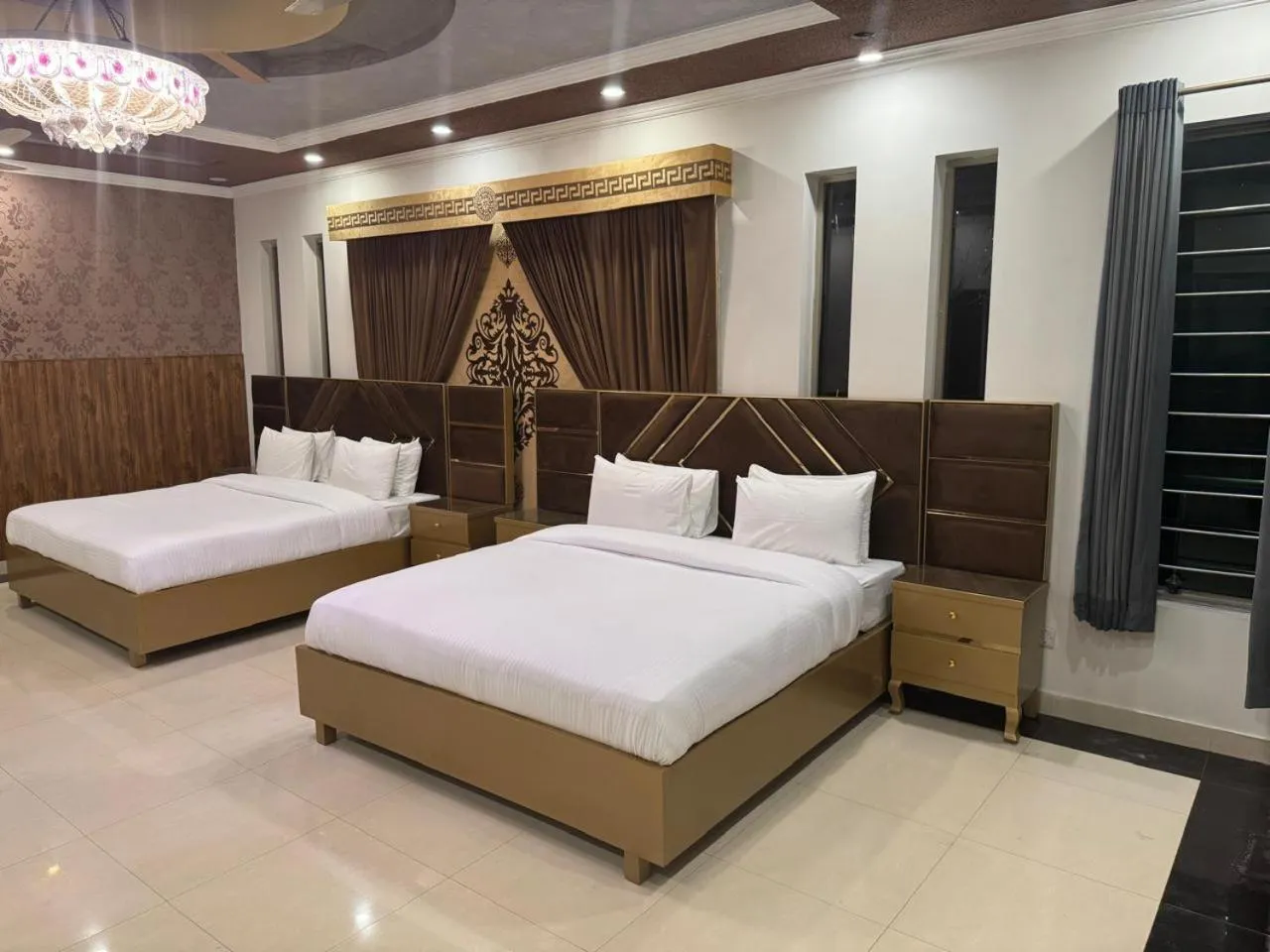 Bed in Travis Executive Guest House Islamabad