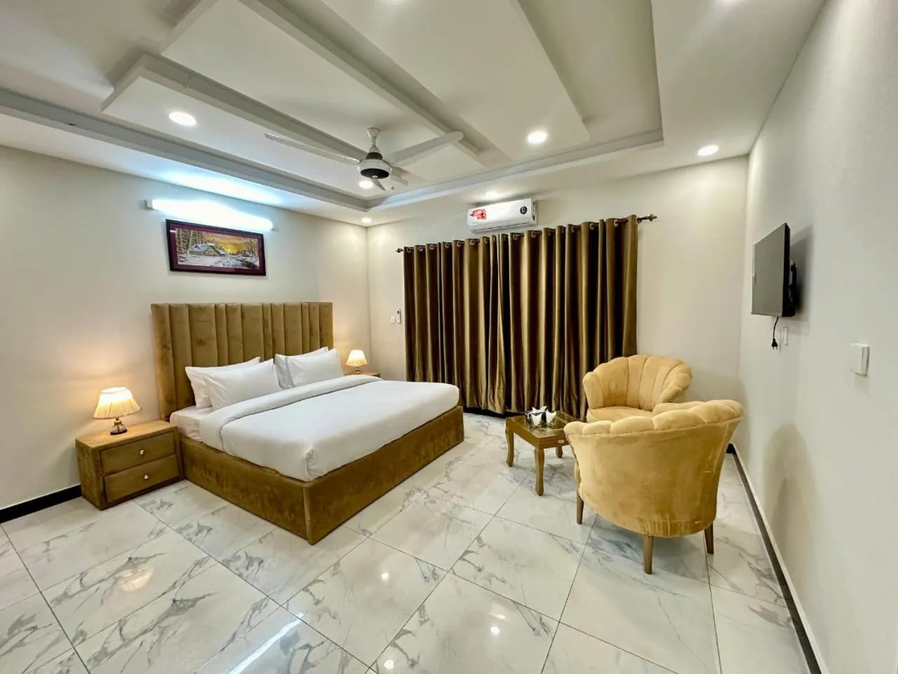 Bed in Travis Executive Guest House Islamabad