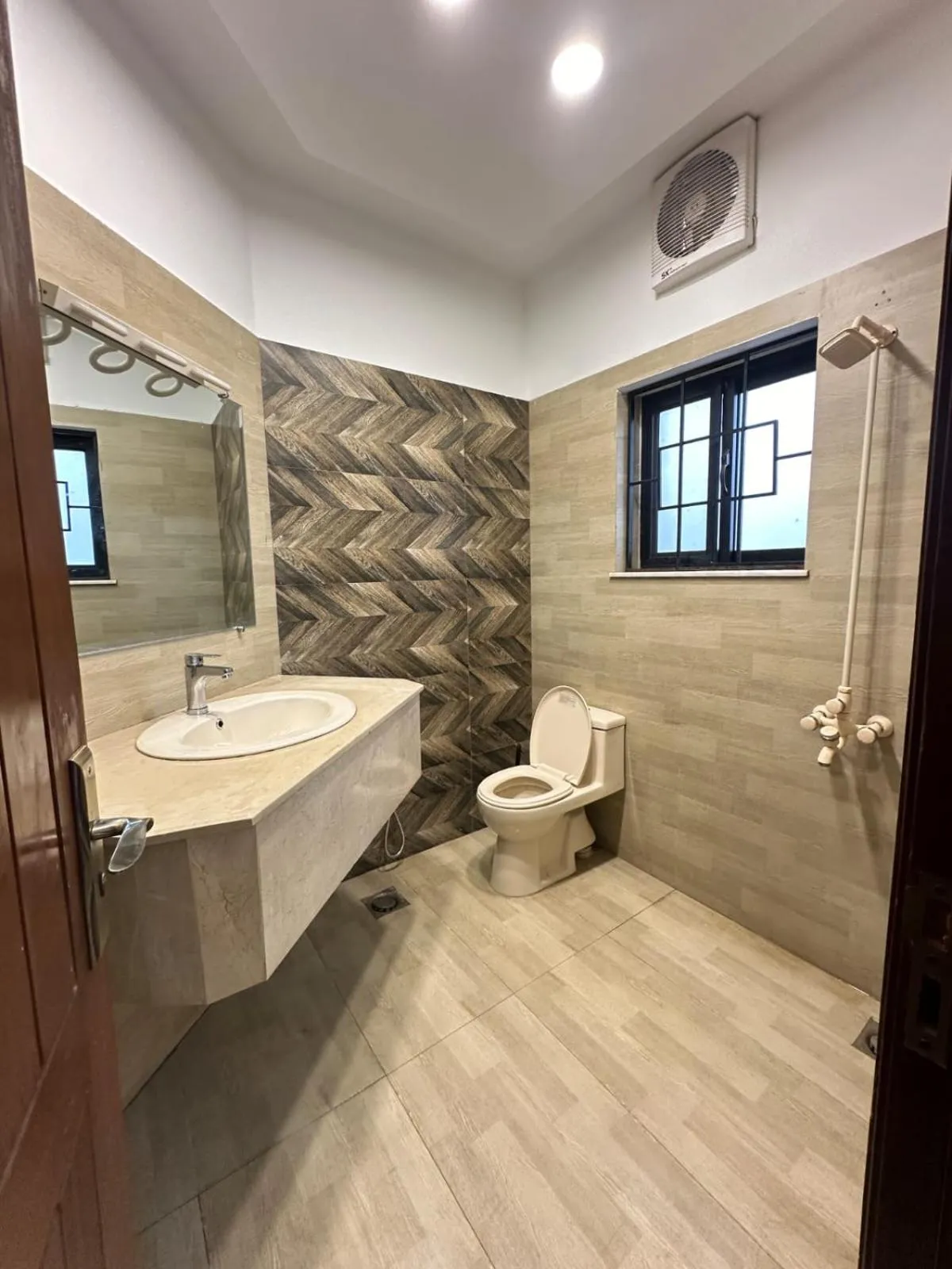 Shower in Travis Executive Guest House Islamabad